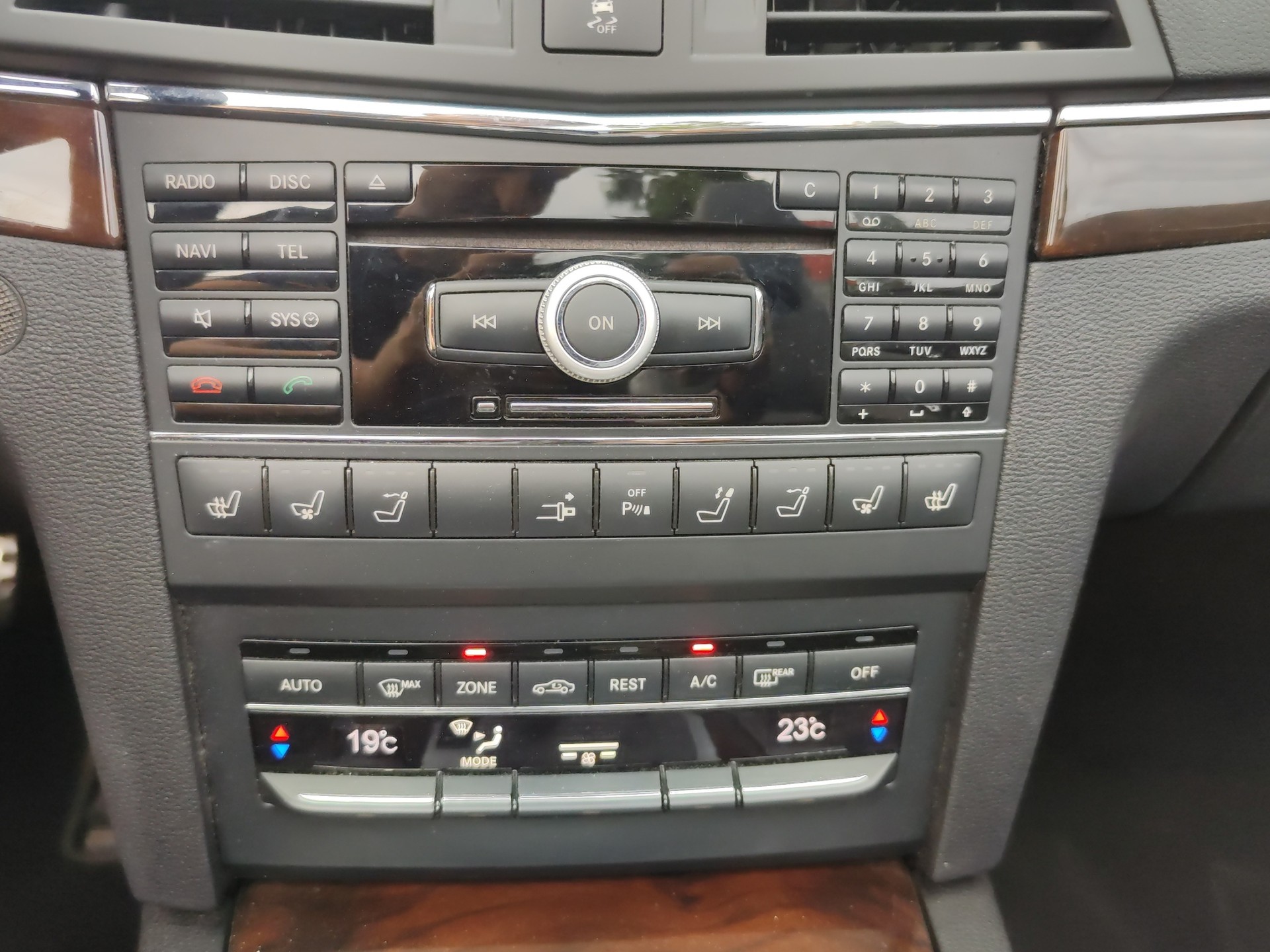 MERCEDES-BENZ E 350 CGI BlueEfficiency 7G-Tronic-image-20