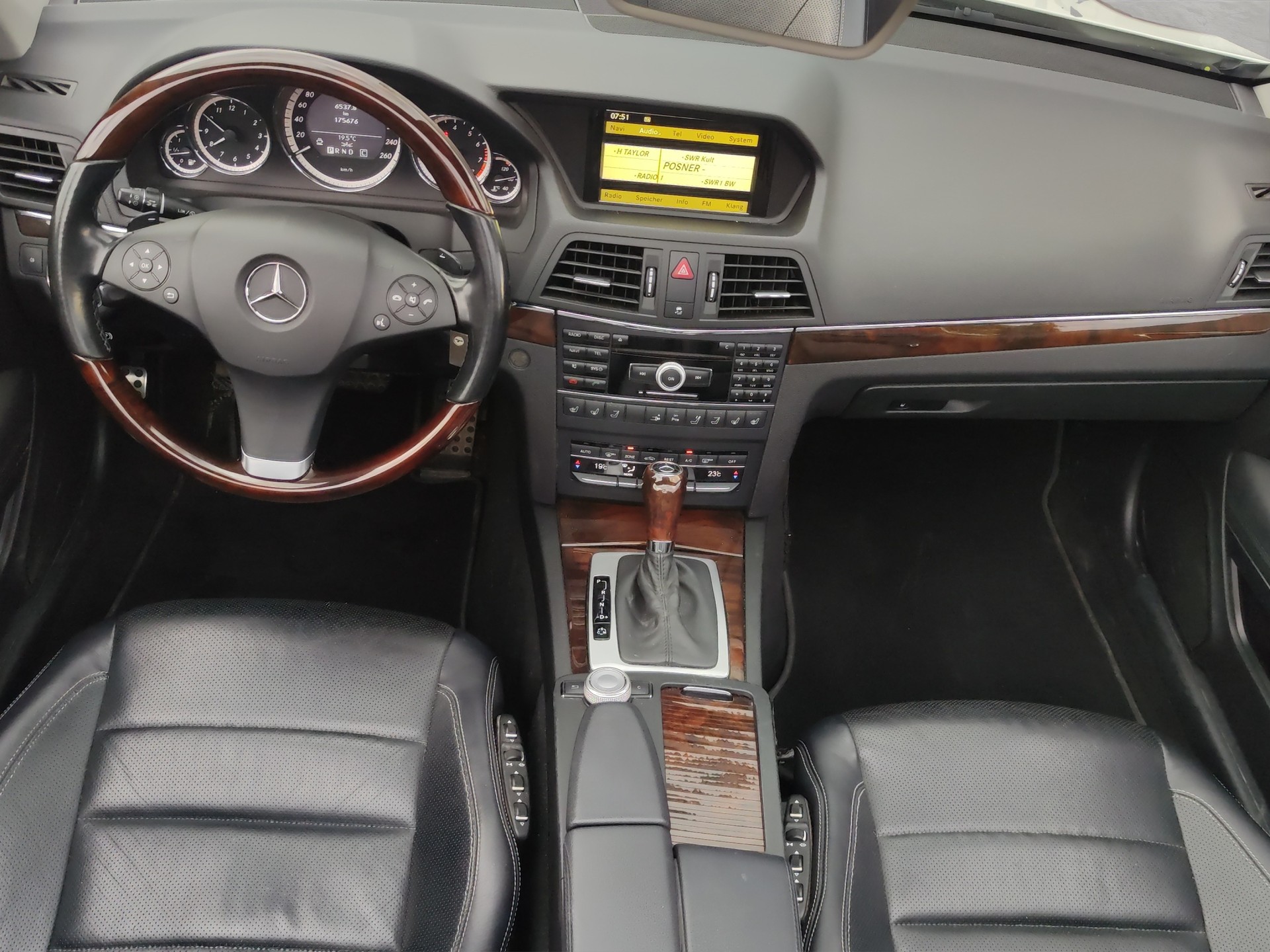 MERCEDES-BENZ E 350 CGI BlueEfficiency 7G-Tronic-image-14
