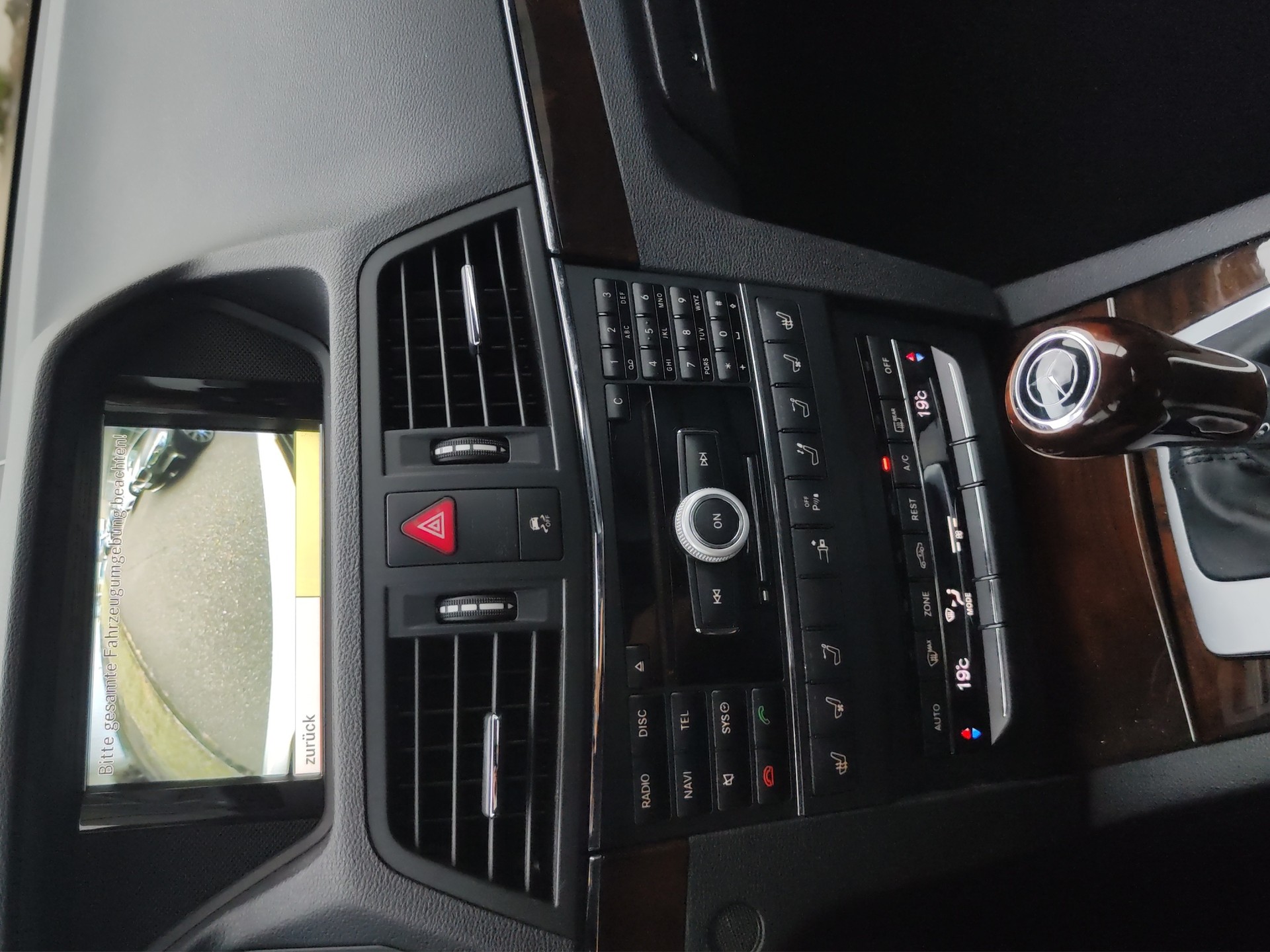 MERCEDES-BENZ E 350 CGI BlueEfficiency 7G-Tronic-image-21