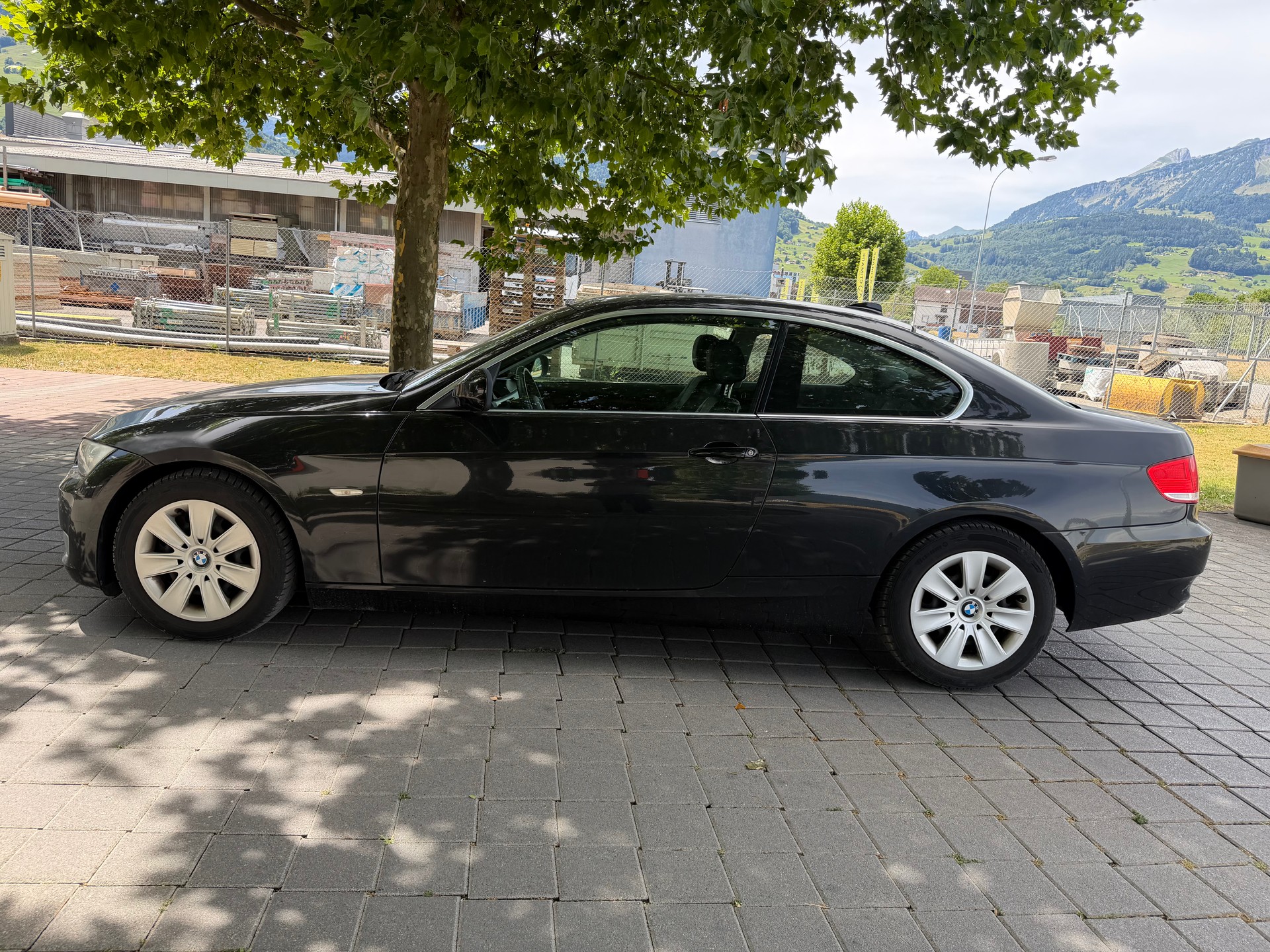 BMW 320i Coupé-image-1