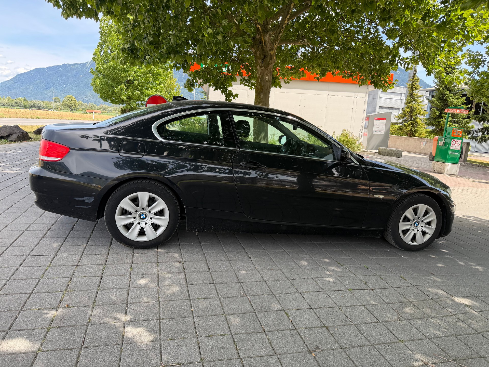 BMW 320i Coupé-image-3