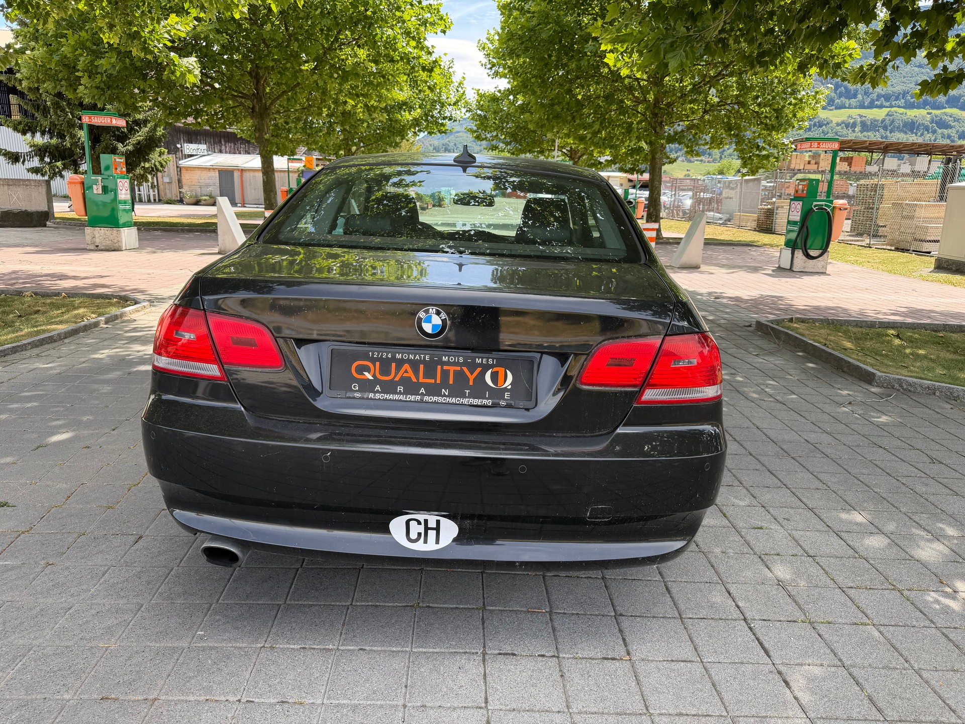 BMW 320i Coupé-image-4