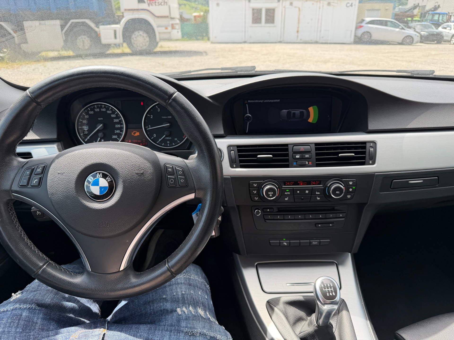 BMW 320i Coupé-image-7