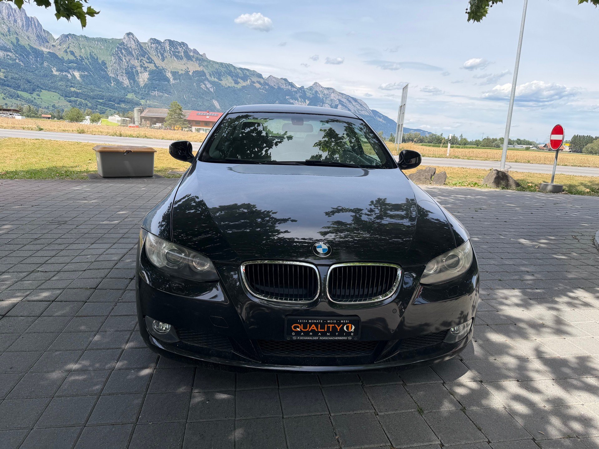 BMW 320i Coupé-image-0