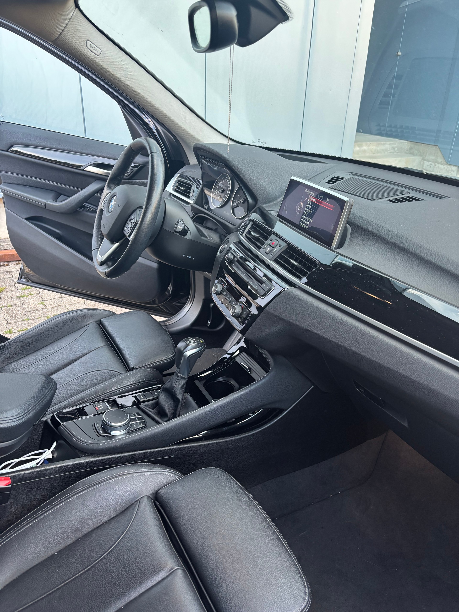 BMW 20i xDrive-image-1