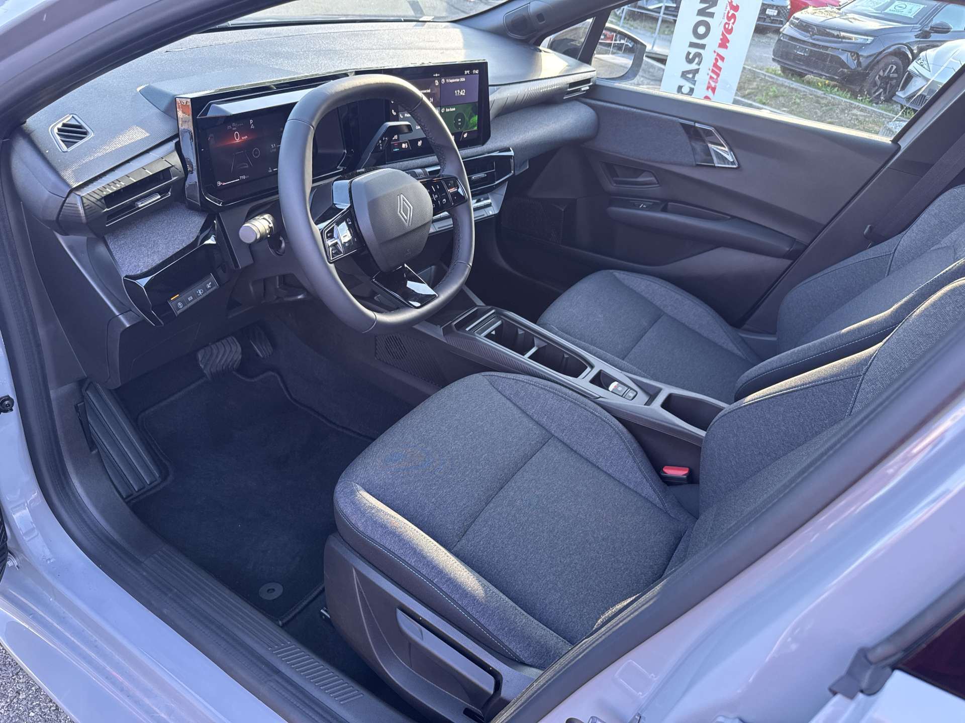 RENAULT Clio 1.2 TCe Evolution NEUES MODELL EDC-Automat-image-5