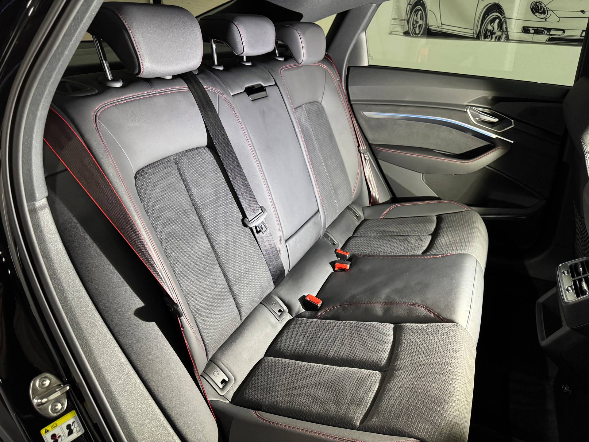 AUDI Q8 Sportback 50 e-tron S-Line Full-Black Edition quattro / Premiumpaket / AHK-image-11