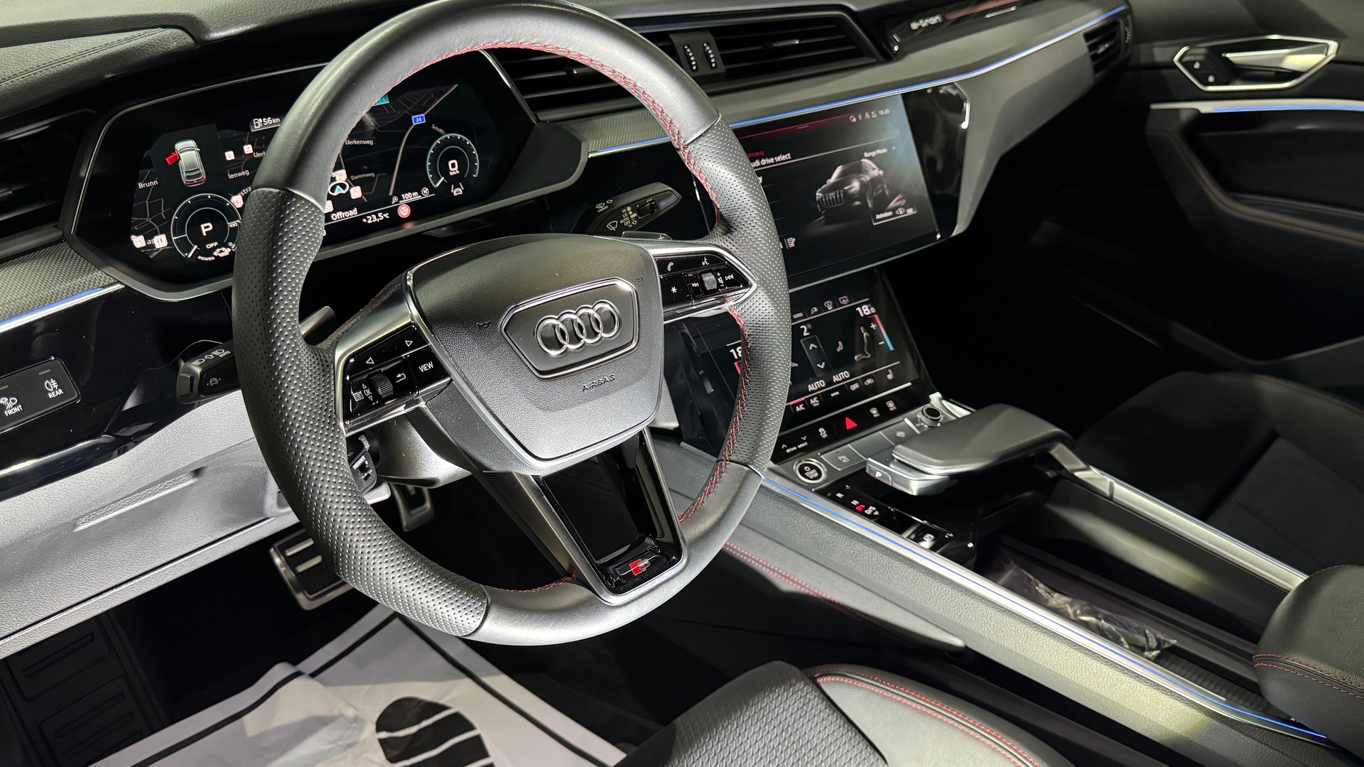 AUDI Q8 Sportback 50 e-tron S-Line Full-Black Edition quattro / Premiumpaket / AHK-image-12