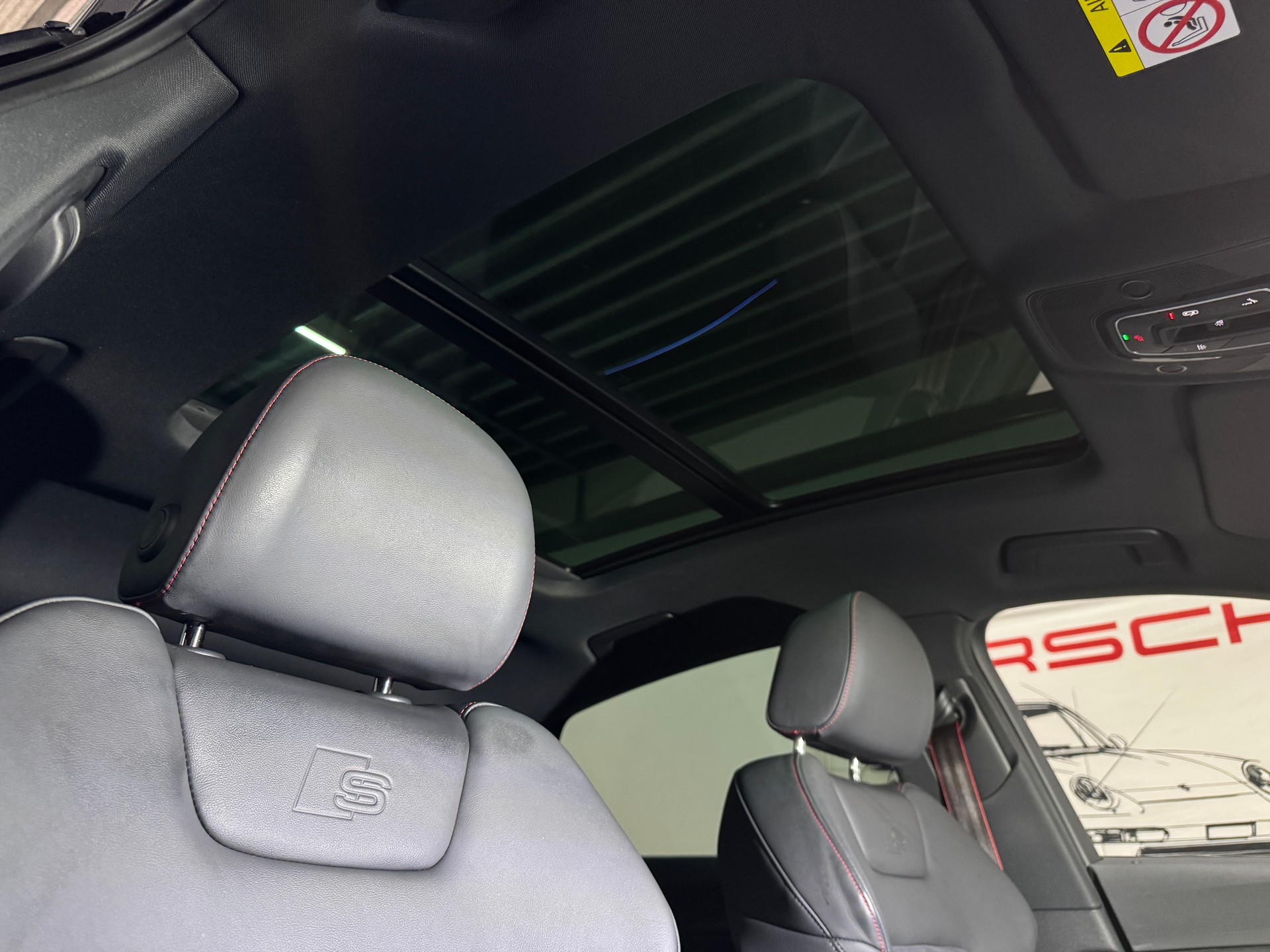 AUDI Q8 Sportback 50 e-tron S-Line Full-Black Edition quattro / Premiumpaket / AHK-image-10