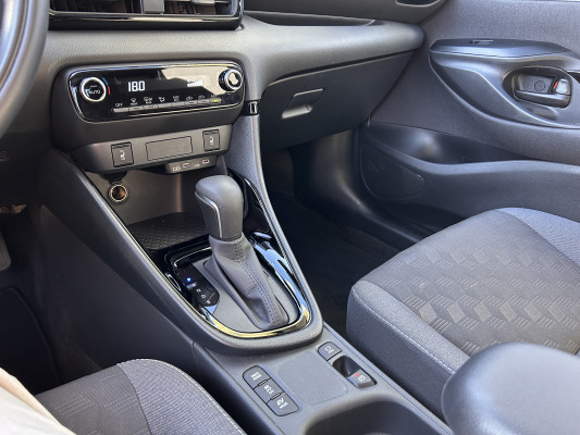 TOYOTA Yaris 1.5 Trend e-CVT-image-11