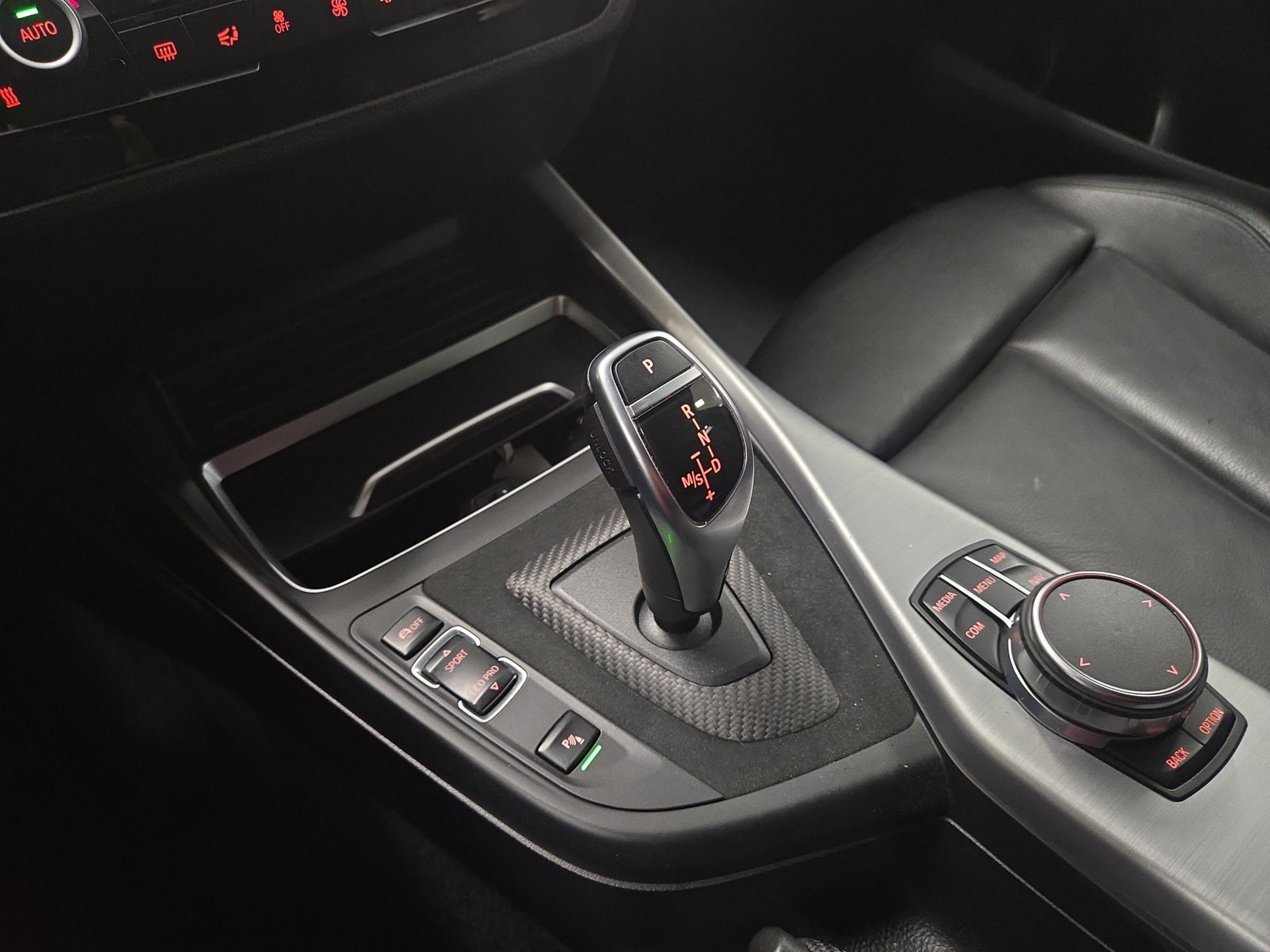 BMW M140i xDrive Steptronic-image-10