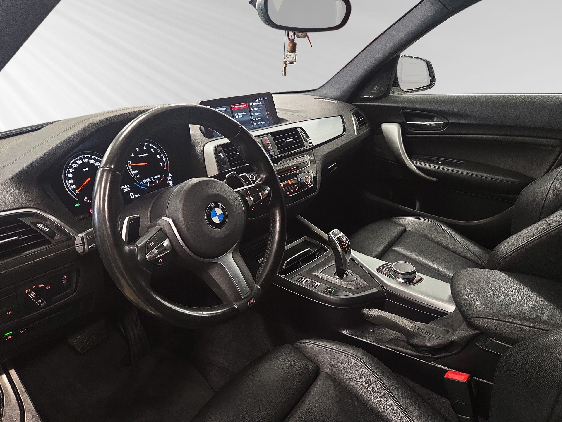 BMW M140i xDrive Steptronic-image-3
