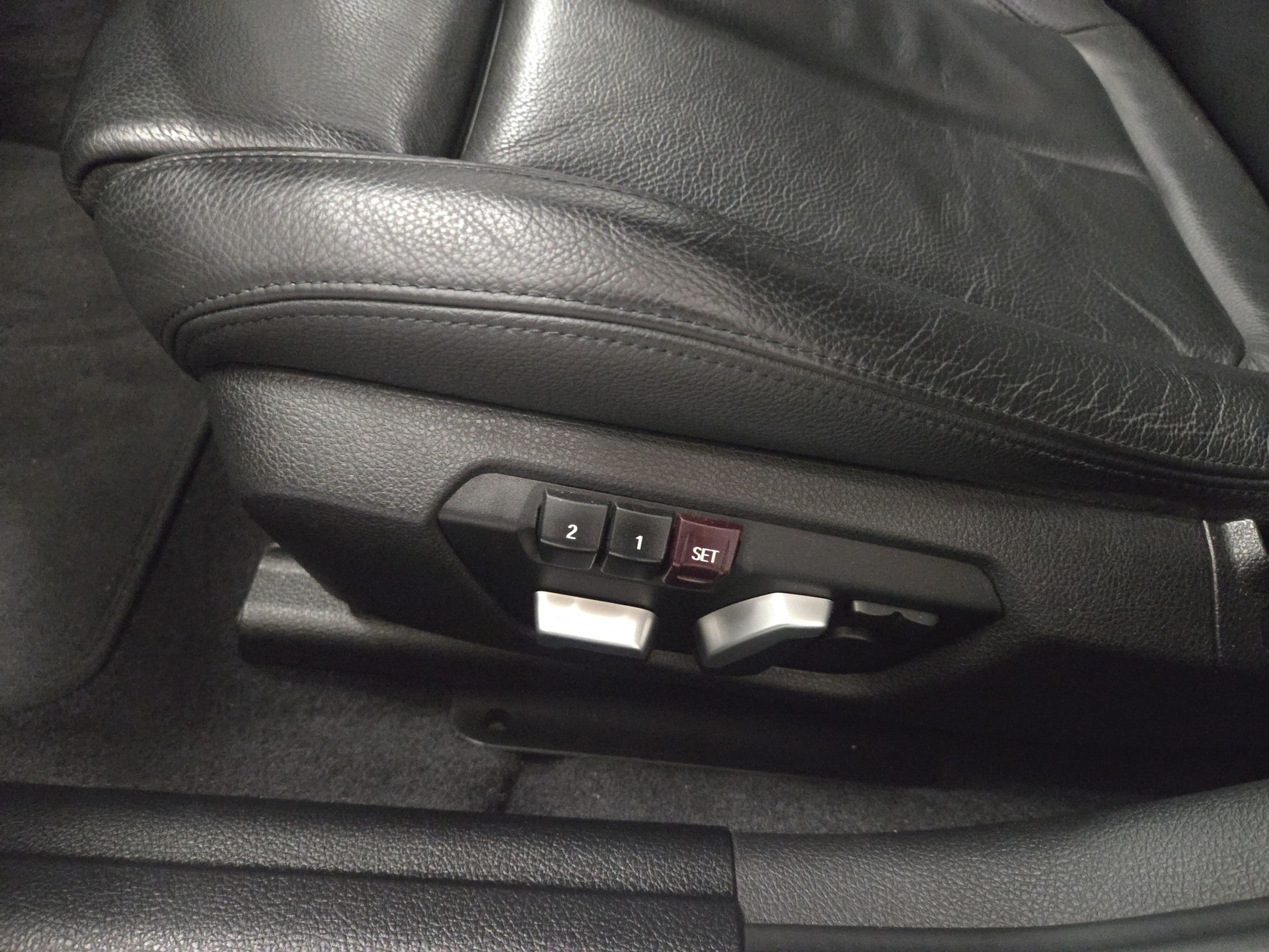 BMW M140i xDrive Steptronic-image-18