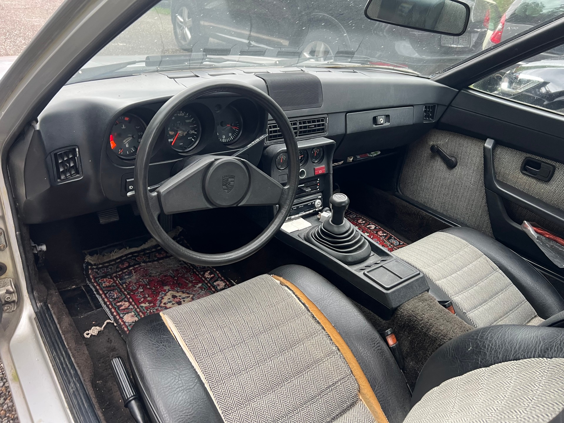 PORSCHE 924-image-8