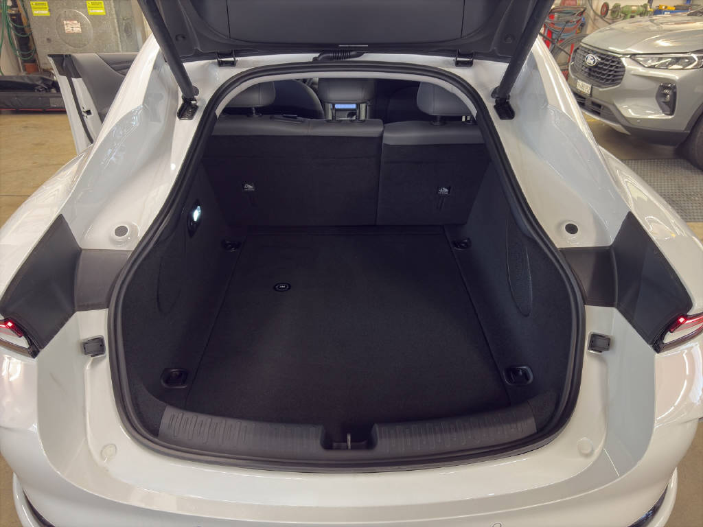 MG IM5 100 kWh Performance 20 4WD-image-8