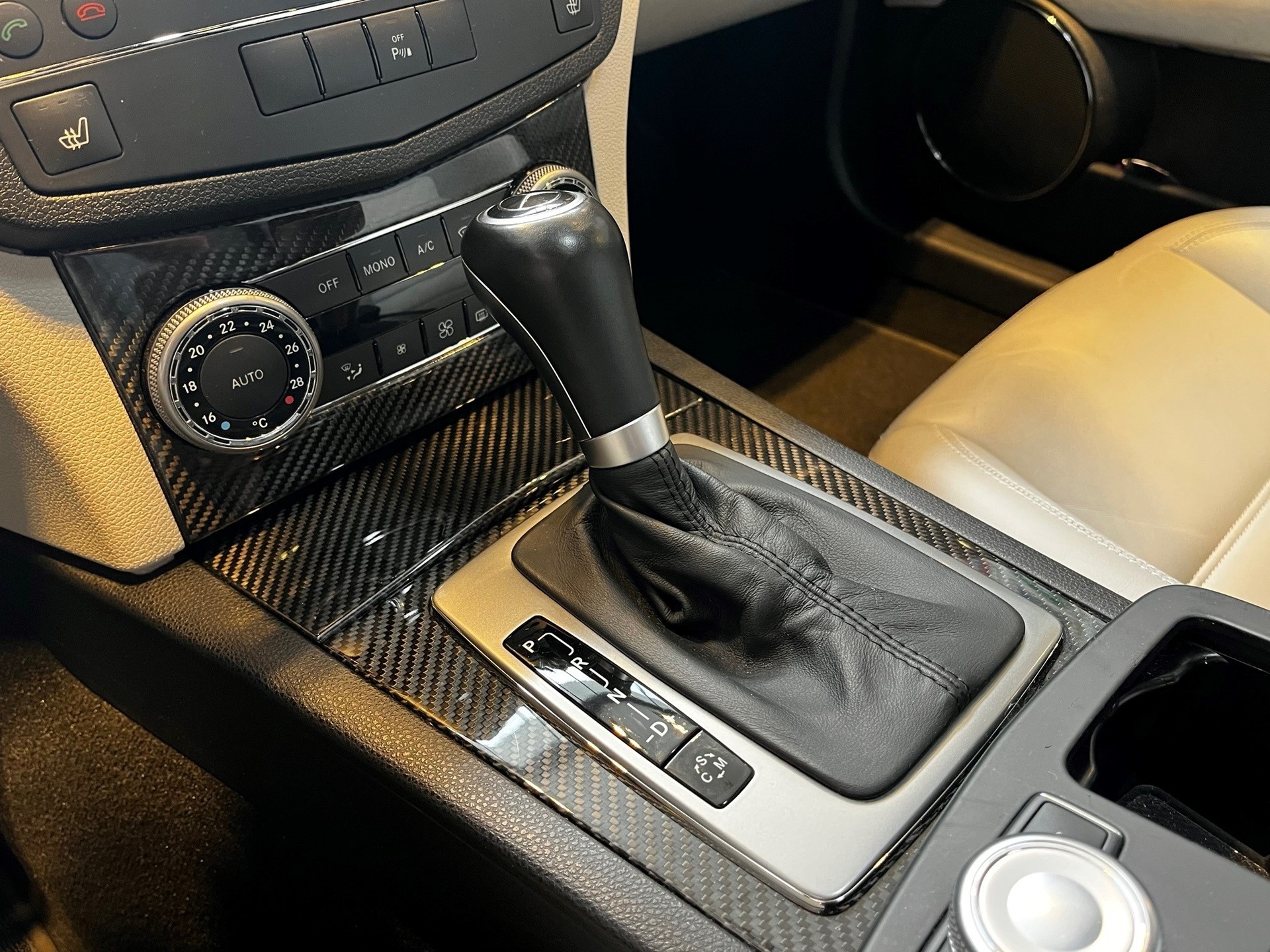 MERCEDES-BENZ C 63 AMG Avantgarde 7G-Tronic-image-18