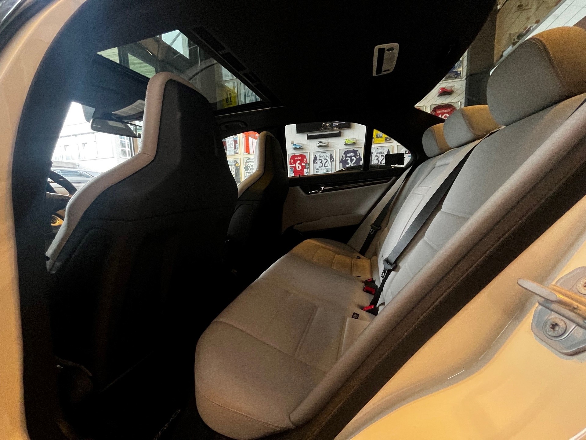 MERCEDES-BENZ C 63 AMG Avantgarde 7G-Tronic-image-14