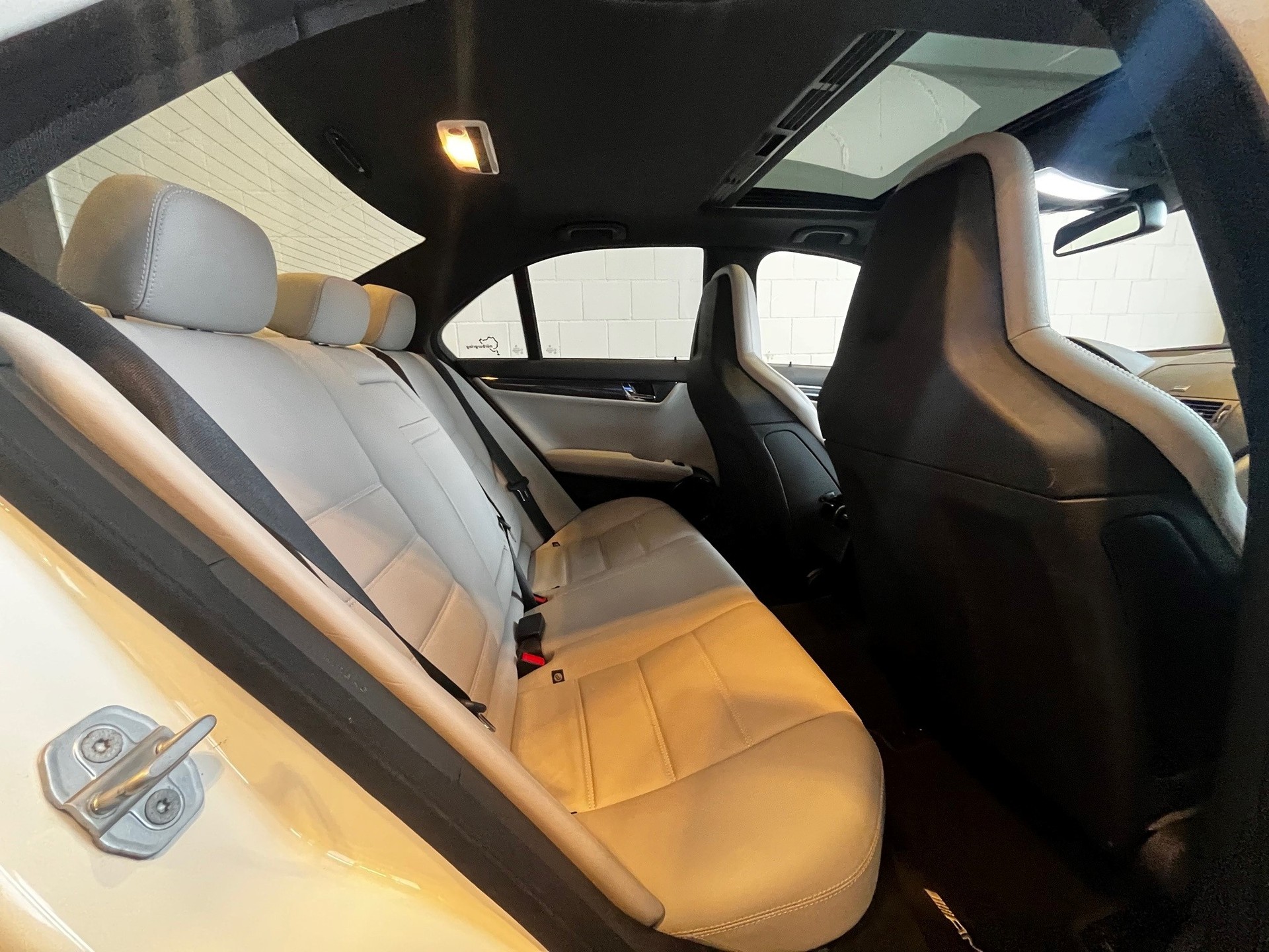 MERCEDES-BENZ C 63 AMG Avantgarde 7G-Tronic-image-15