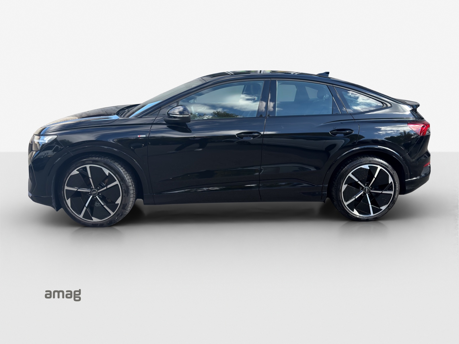 AUDI Q4 Sportback e-tron 50 quattro-showroom-element-1