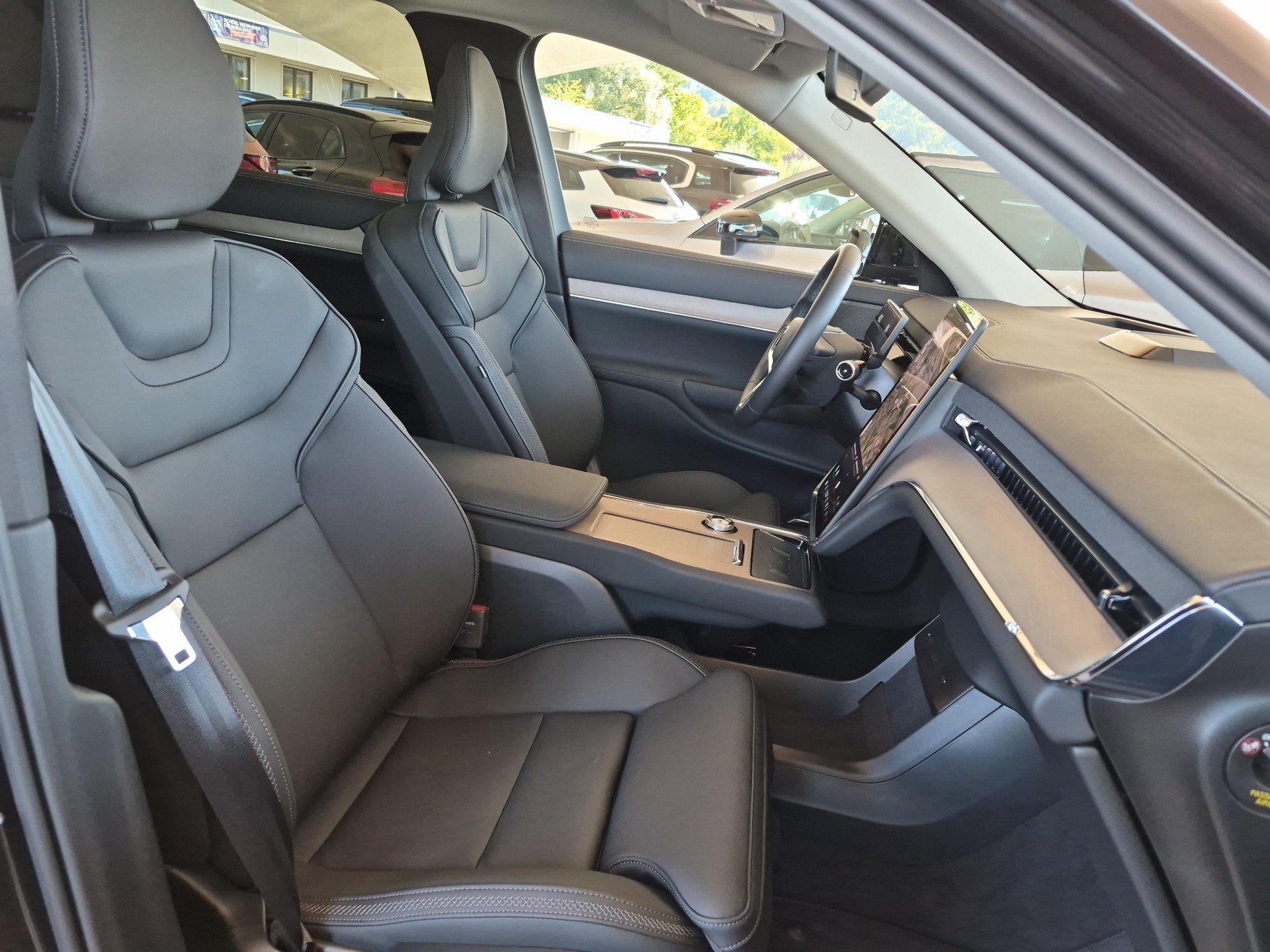 VOLVO EX90 Twin Plus AWD-image-9
