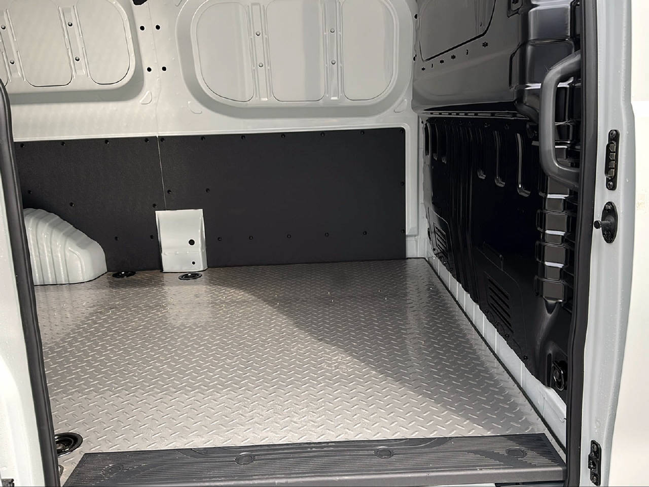 MAXUS Deliver 7 Kaw. L2H1 2.0 TD Base-image-4