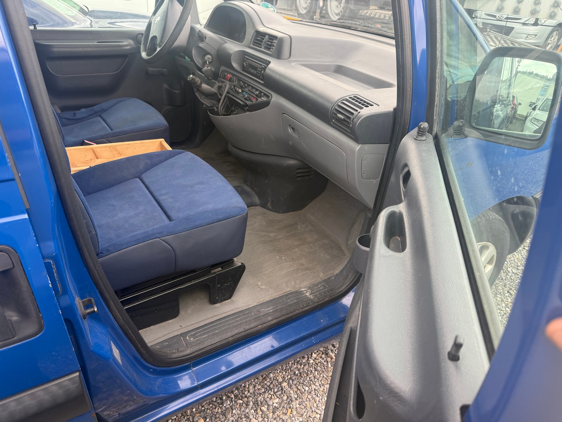 PEUGEOT EXPERT-image-5