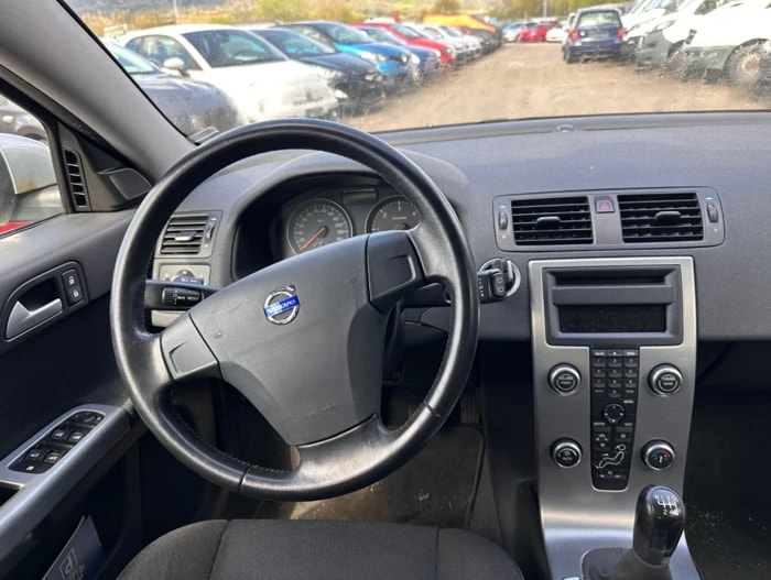 VOLVO V50 2.0D-image-8