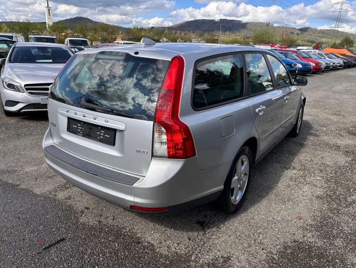 VOLVO V50 2.0D-image-5