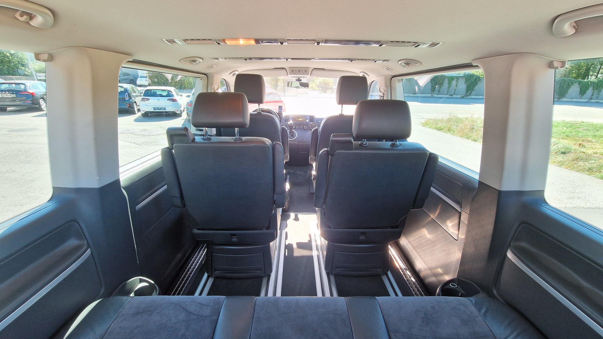VW T5 Multivan 2.0 TDI CR Highline DSG-image-12