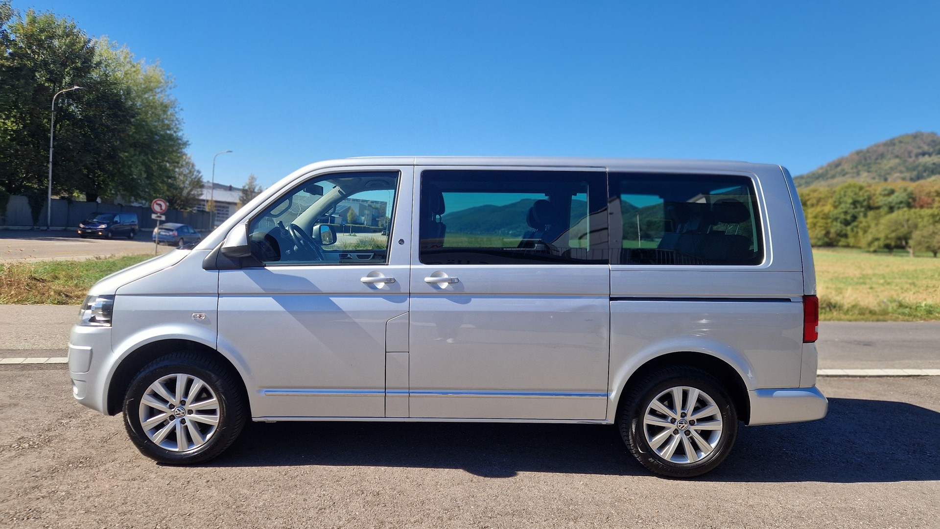 VW T5 Multivan 2.0 TDI CR Highline DSG-image-2