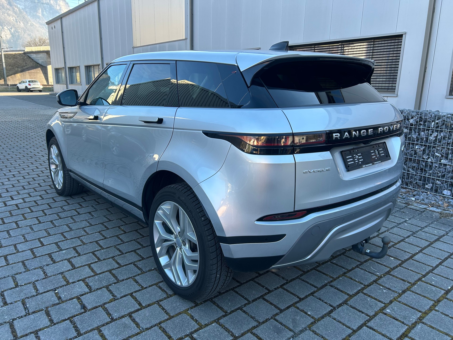 LAND ROVER Range Rover Evoque R-Dynamic D 180 S AT9-image-4