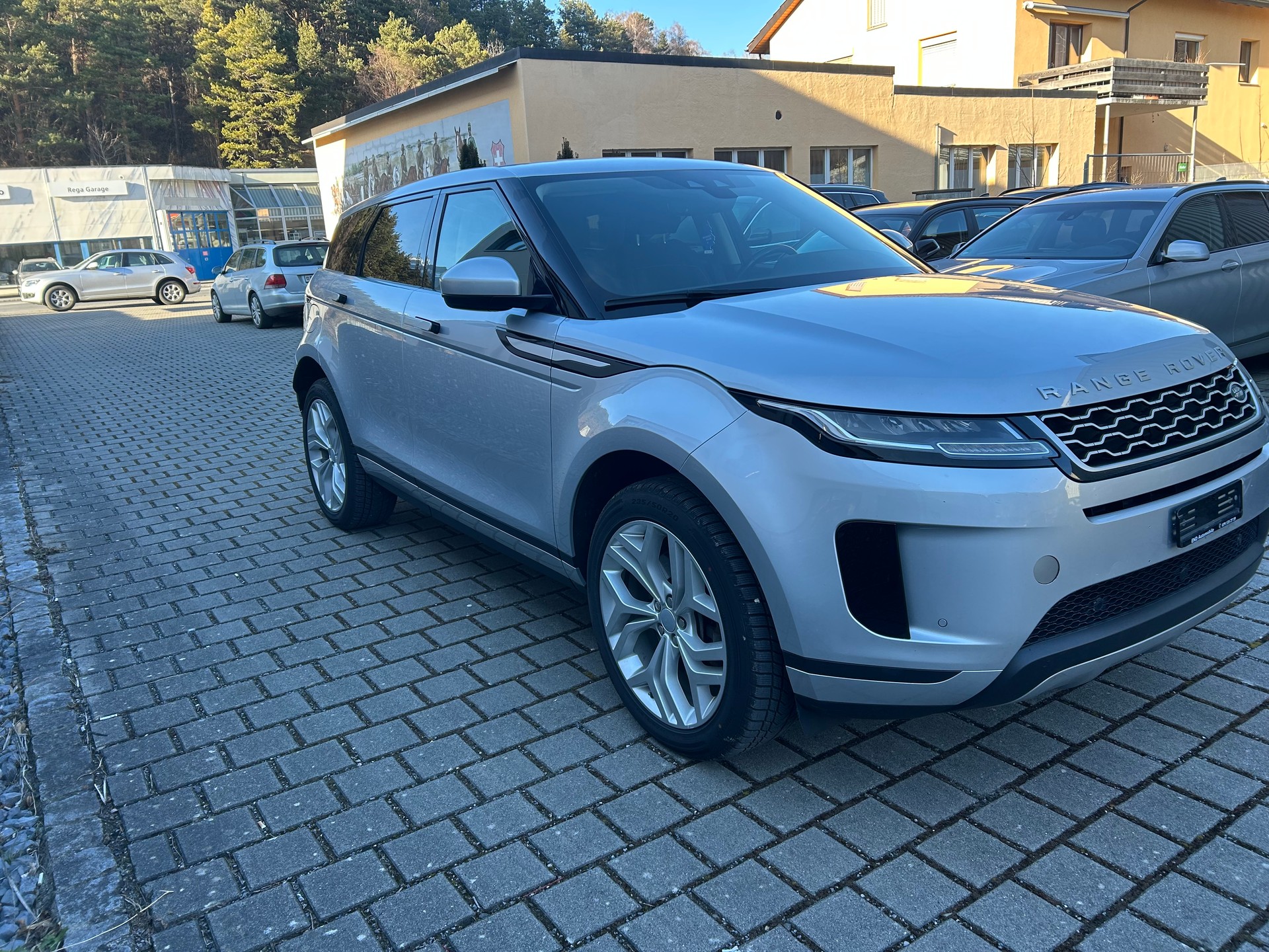 LAND ROVER Range Rover Evoque R-Dynamic D 180 S AT9-image-2