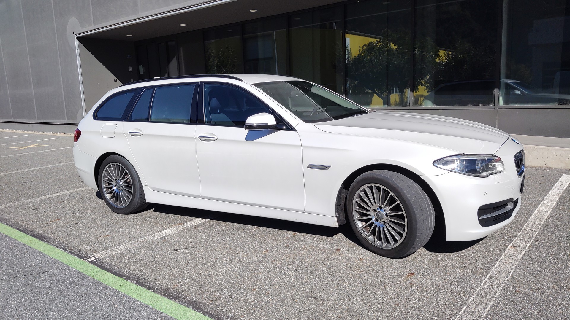 BMW 520d xDrive Touring Steptronic-image-2