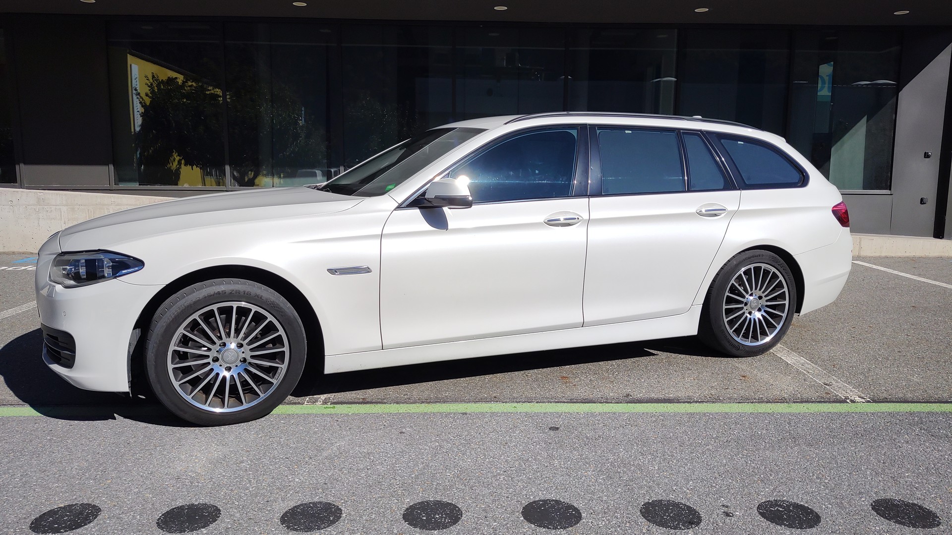 BMW 520d xDrive Touring Steptronic-image-1