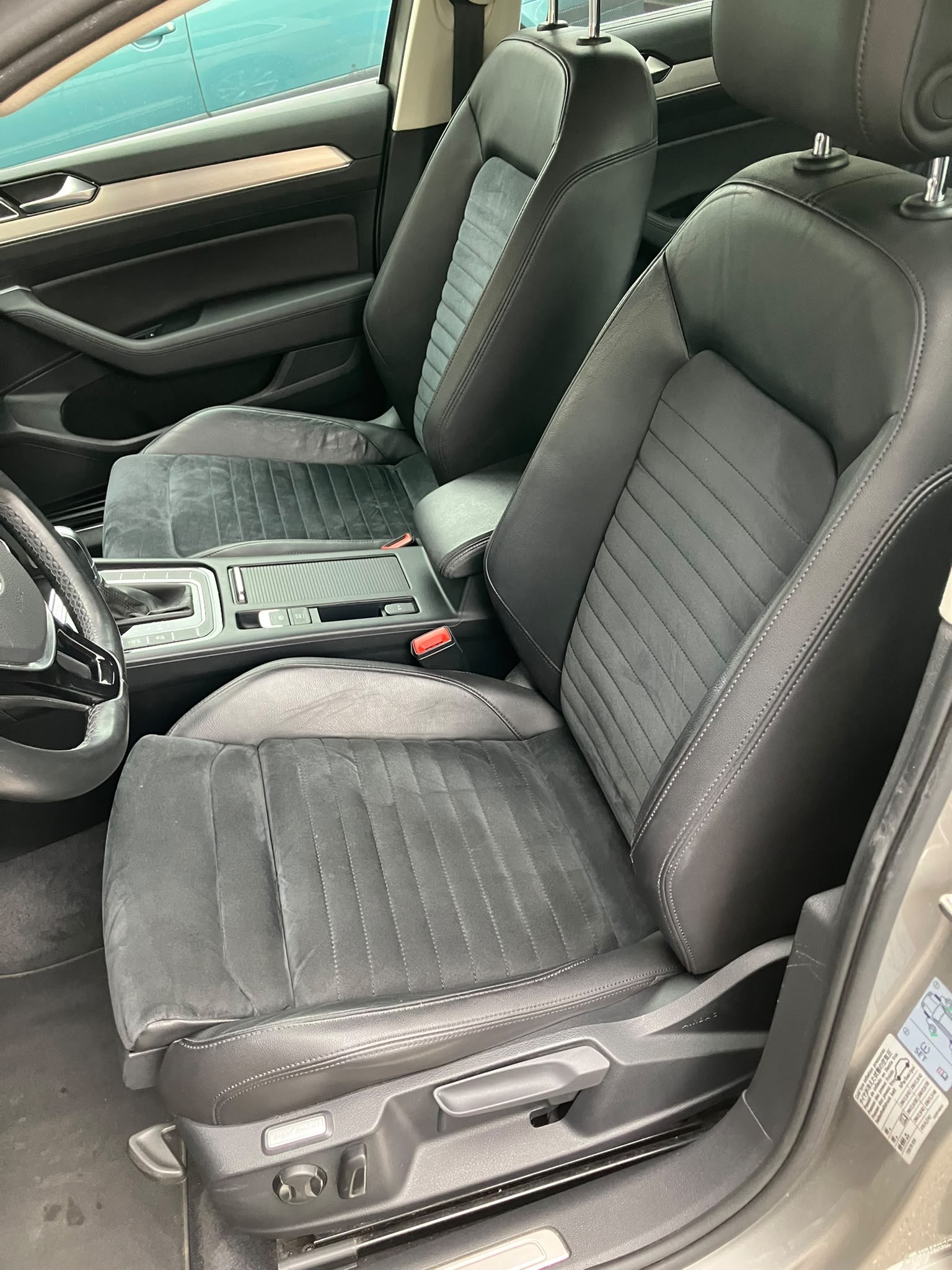VW Passat Variant 2.0 TDI BMT High. DSG 4Motion-image-11