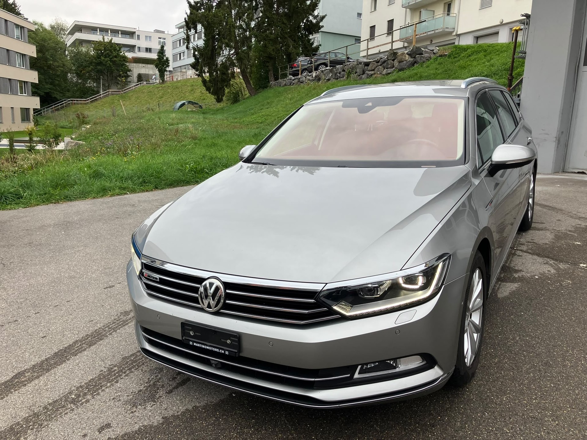 VW Passat Variant 2.0 TDI BMT High. DSG 4Motion-image-2