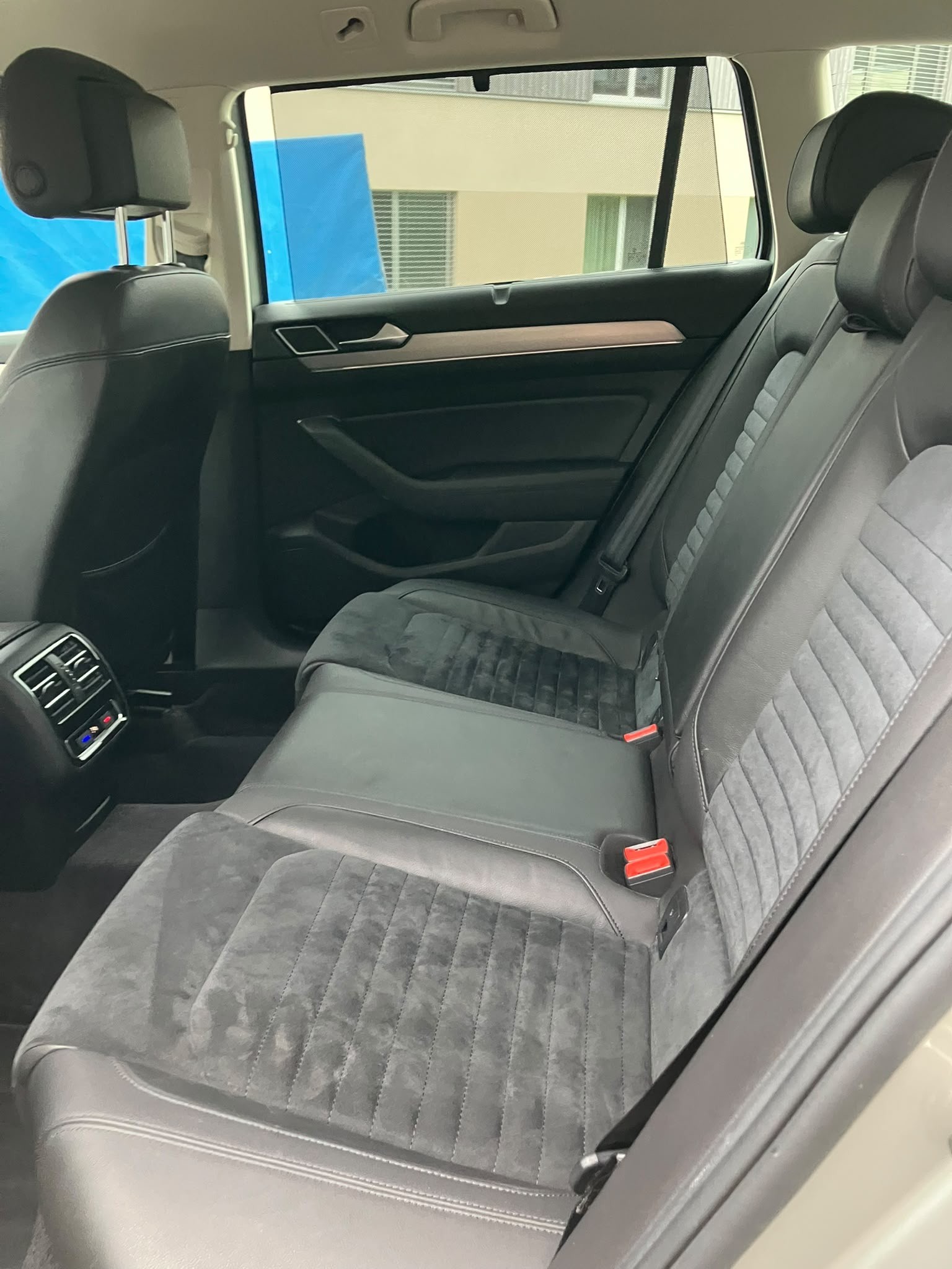 VW Passat Variant 2.0 TDI BMT High. DSG 4Motion-image-10