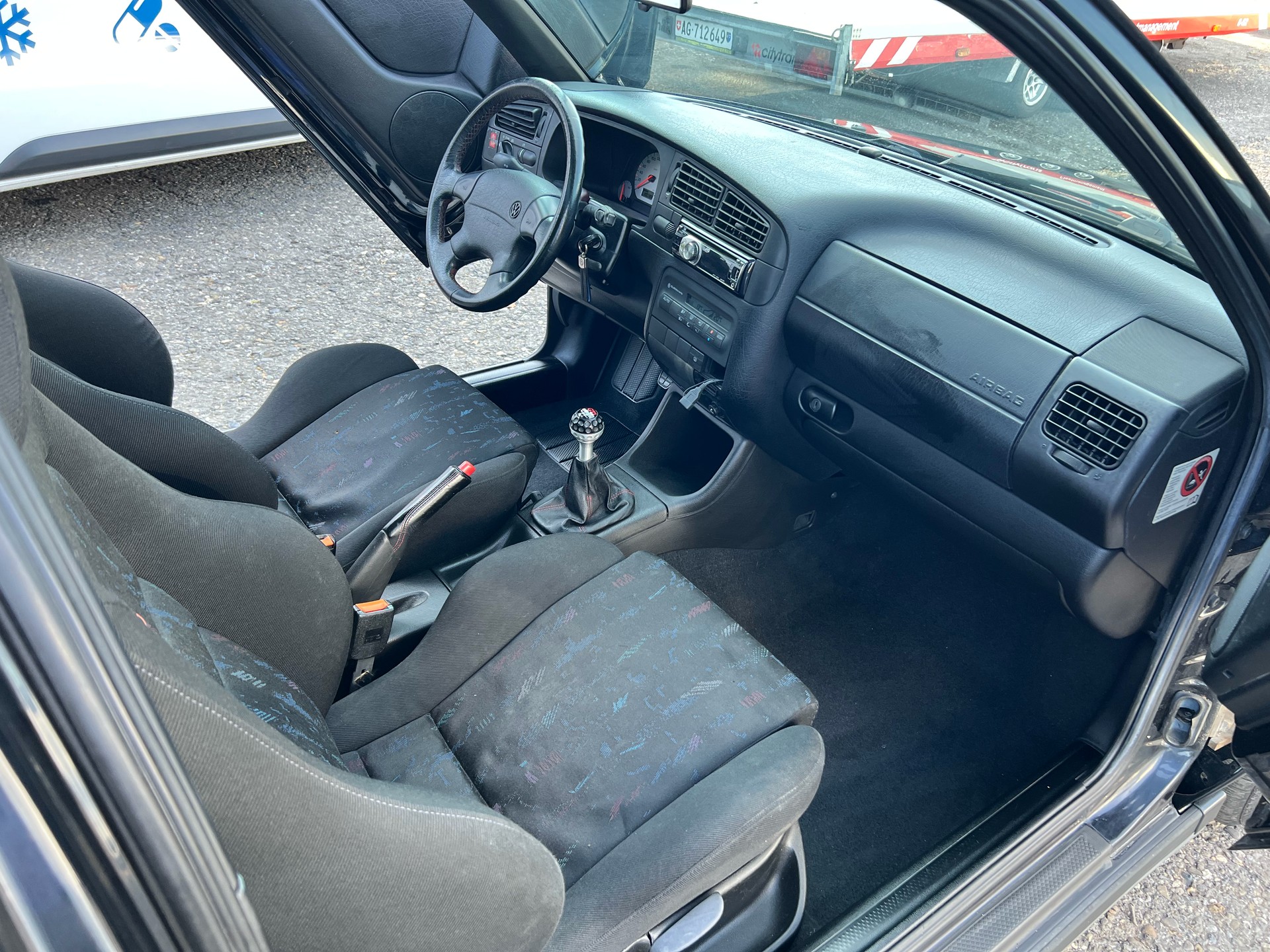 VW Golf 2000 GTI 16V Edition-image-10