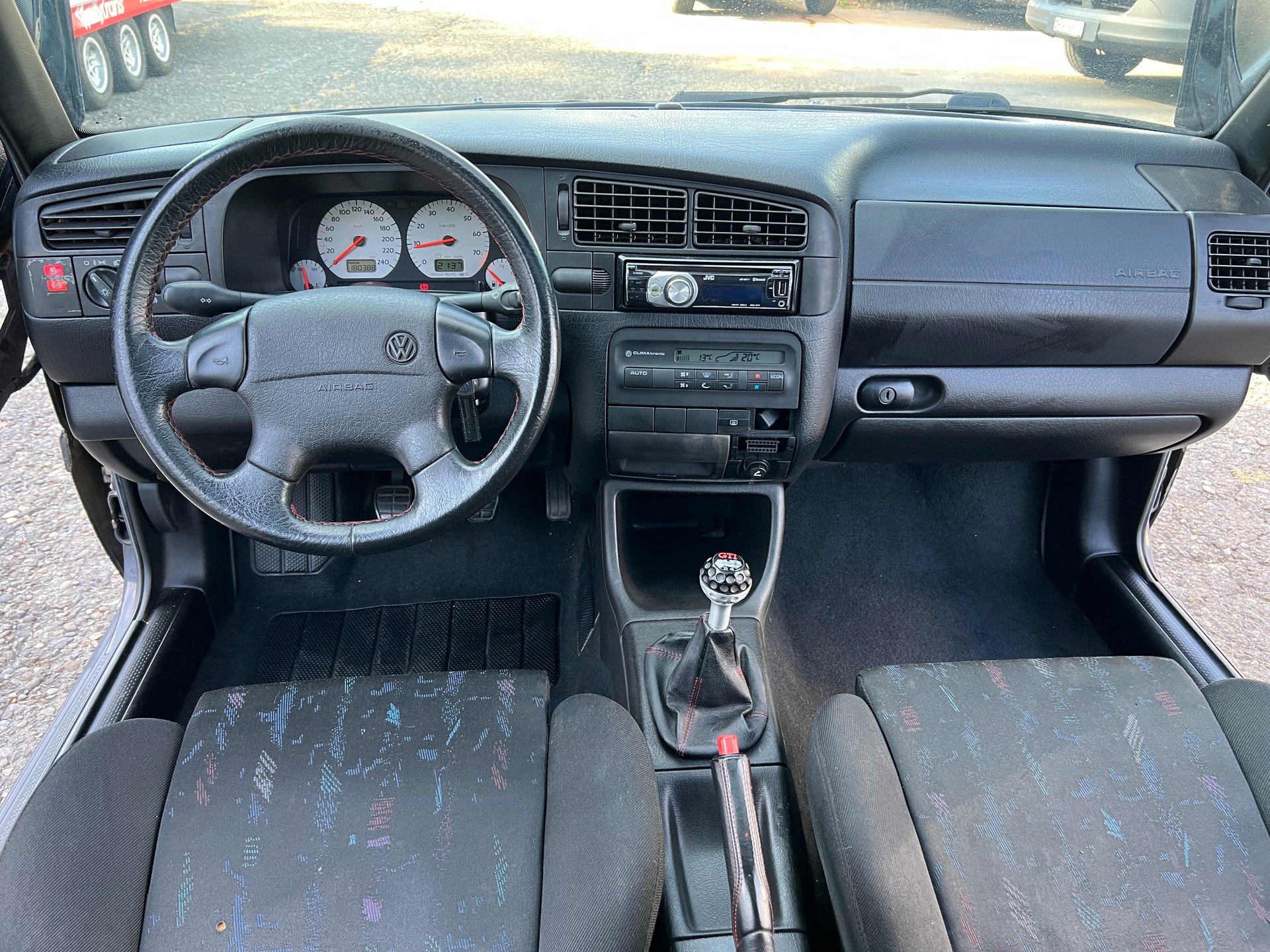 VW Golf 2000 GTI 16V Edition-image-11