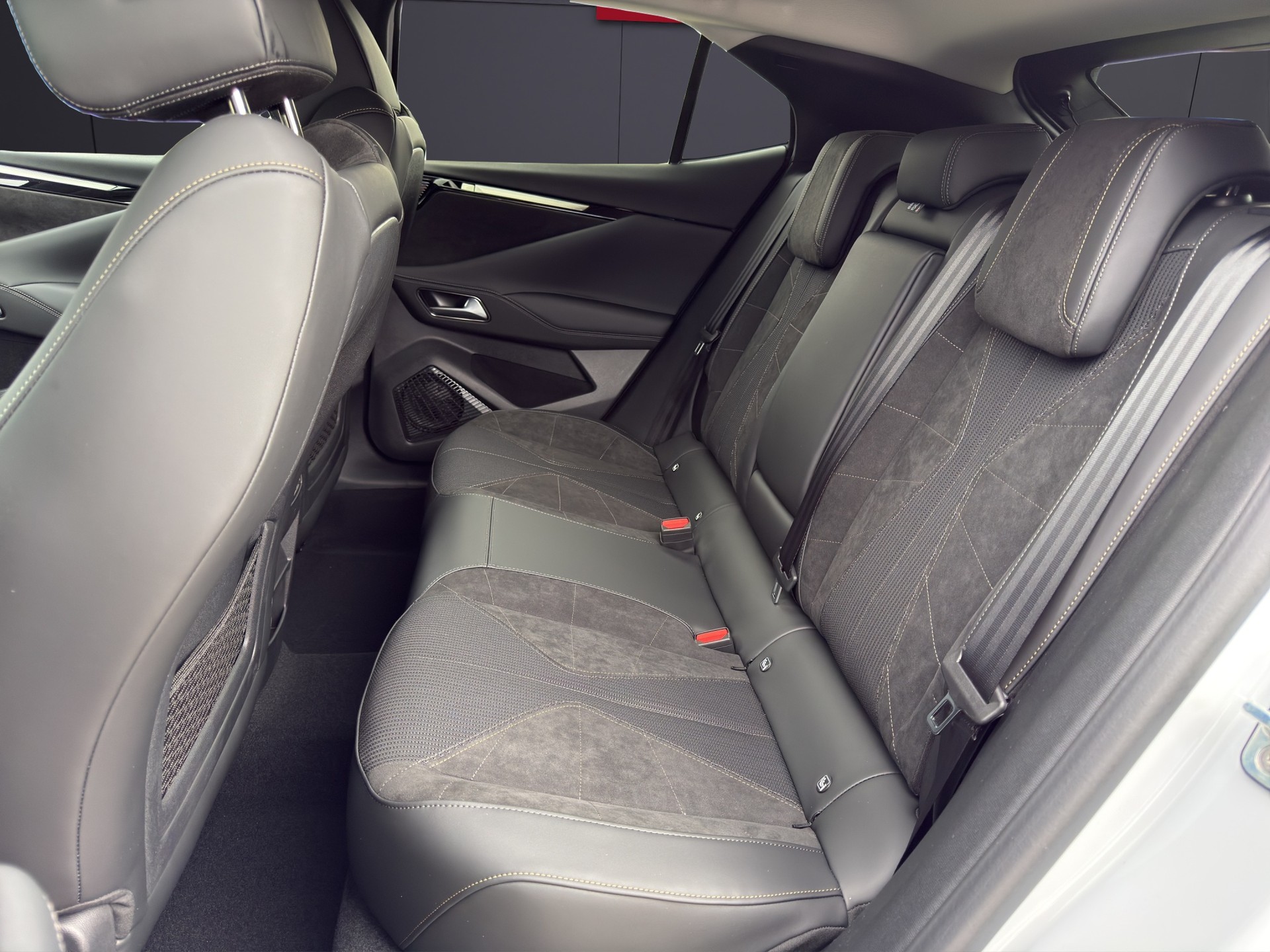 DS AUTOMOBILES N°4 1.2 MHEV Performance Line-image-5