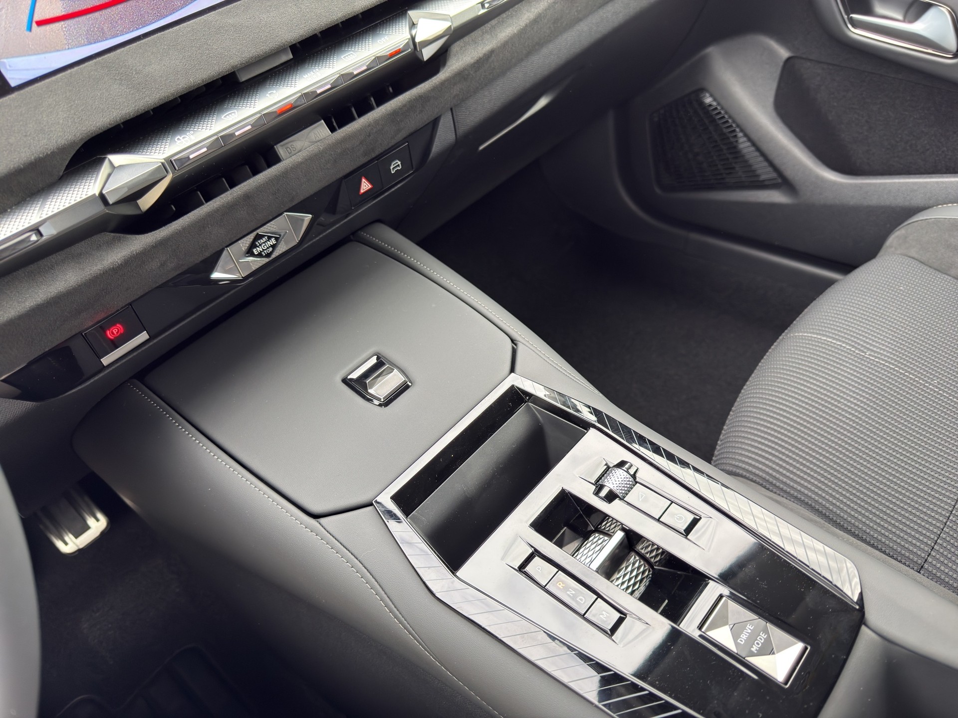 DS AUTOMOBILES N°4 1.2 MHEV Performance Line-image-9