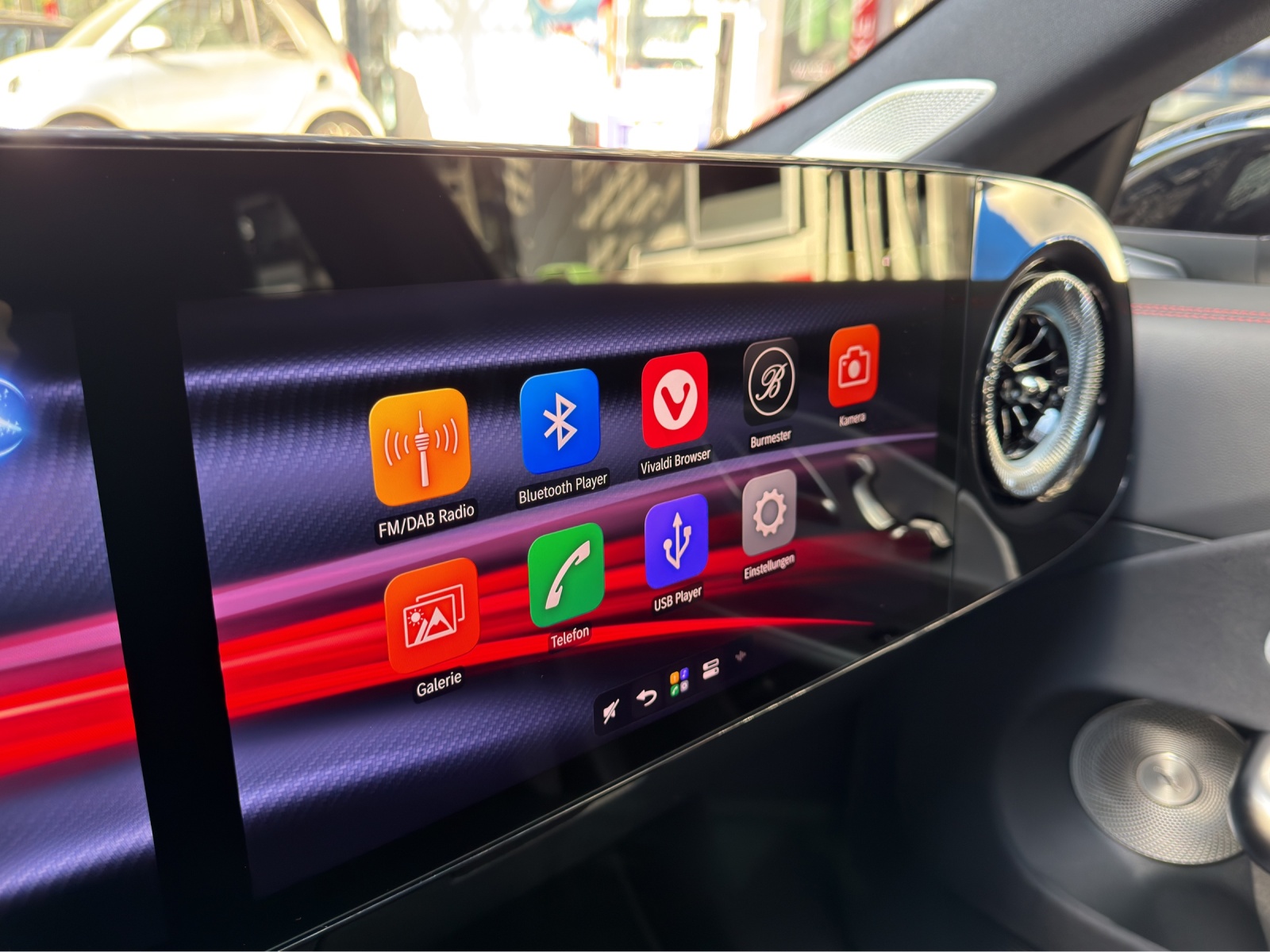 MERCEDES-BENZ CLA 350 4 Matic 85 kWh EQ-image-15