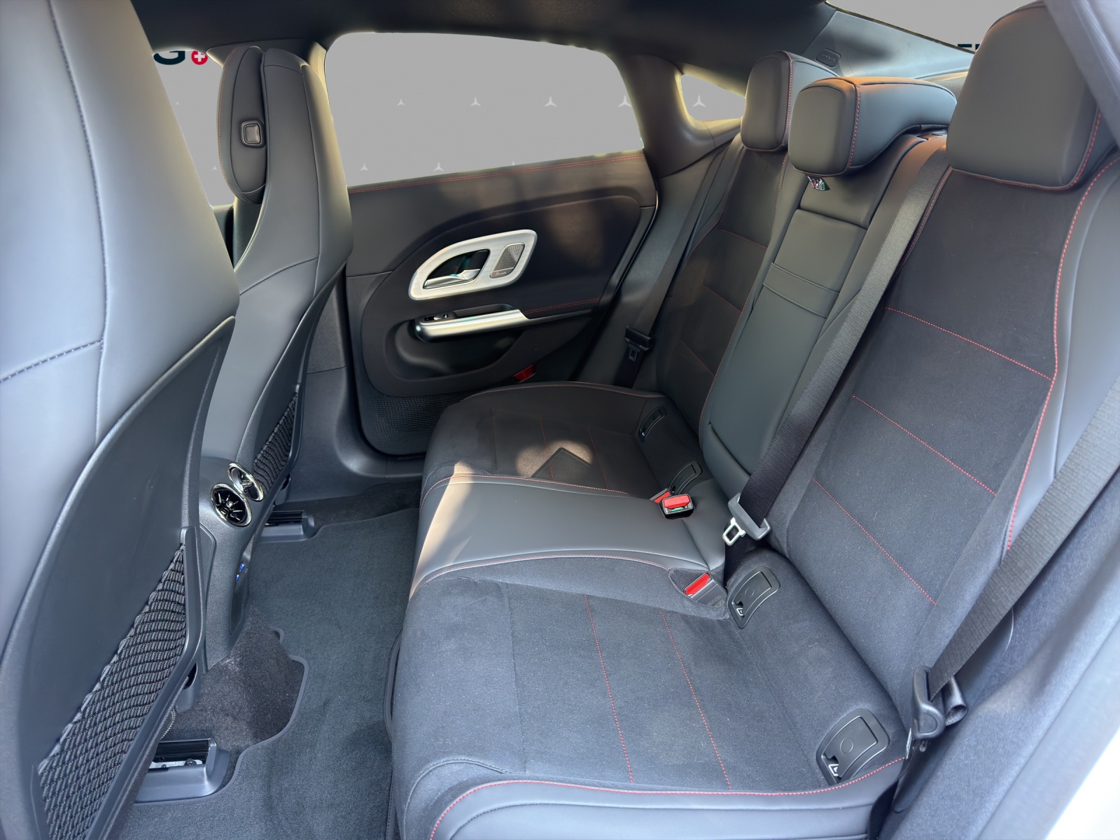 MERCEDES-BENZ CLA 350 4 Matic 85 kWh EQ-image-13