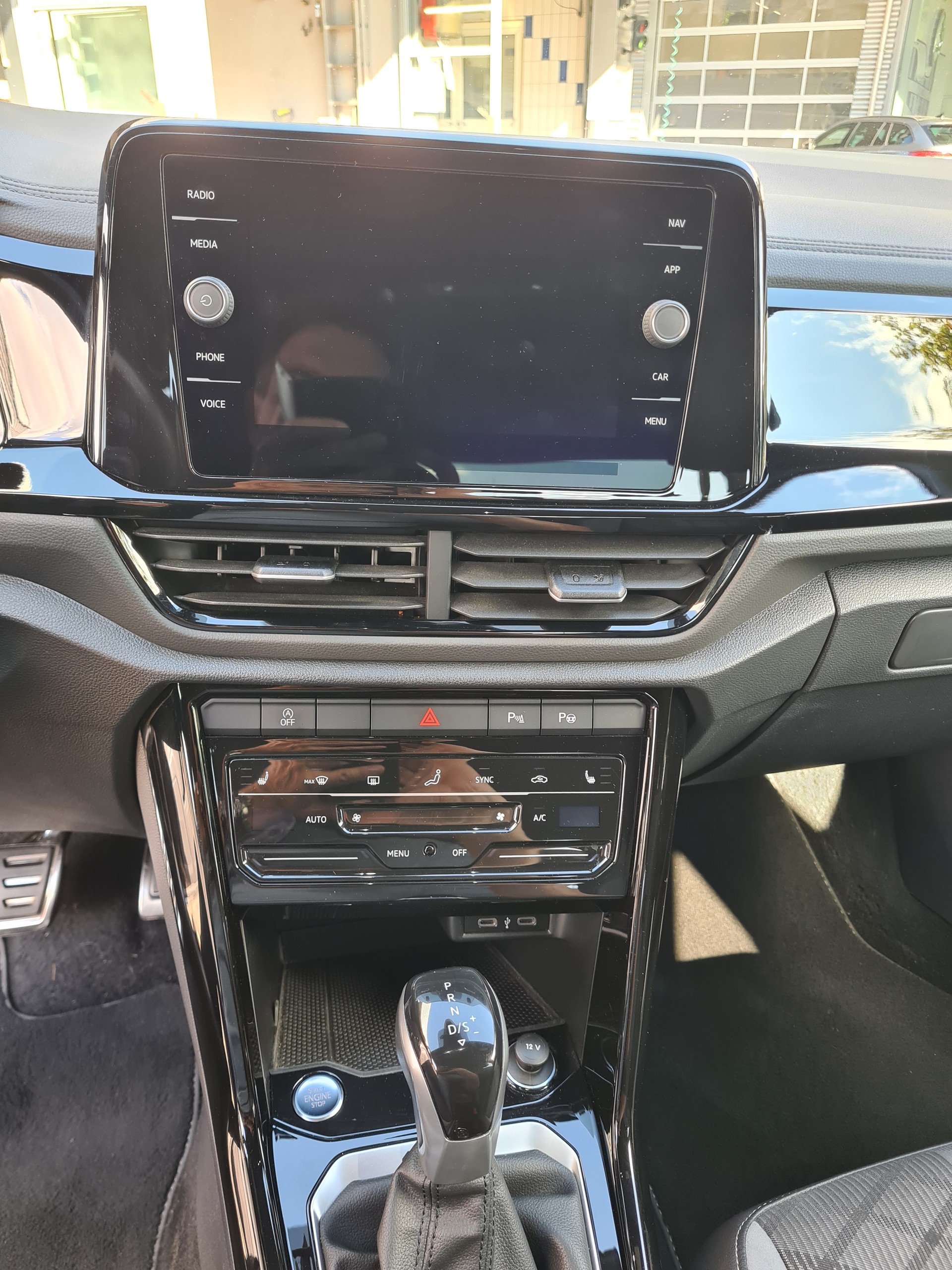VW T-Roc 2.0 TSI R-Line DSG 4Motion-image-5
