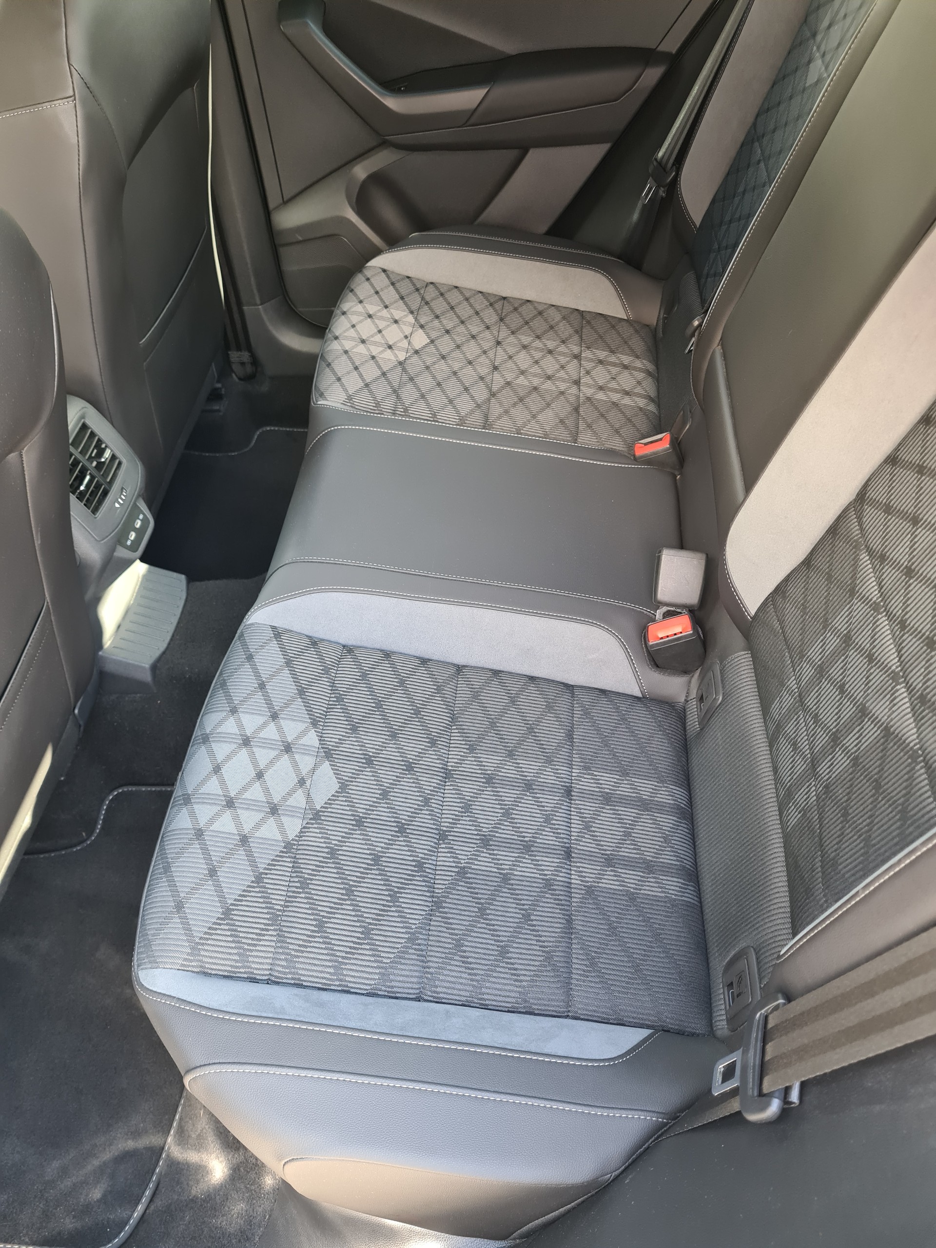 VW T-Roc 2.0 TSI R-Line DSG 4Motion-image-8