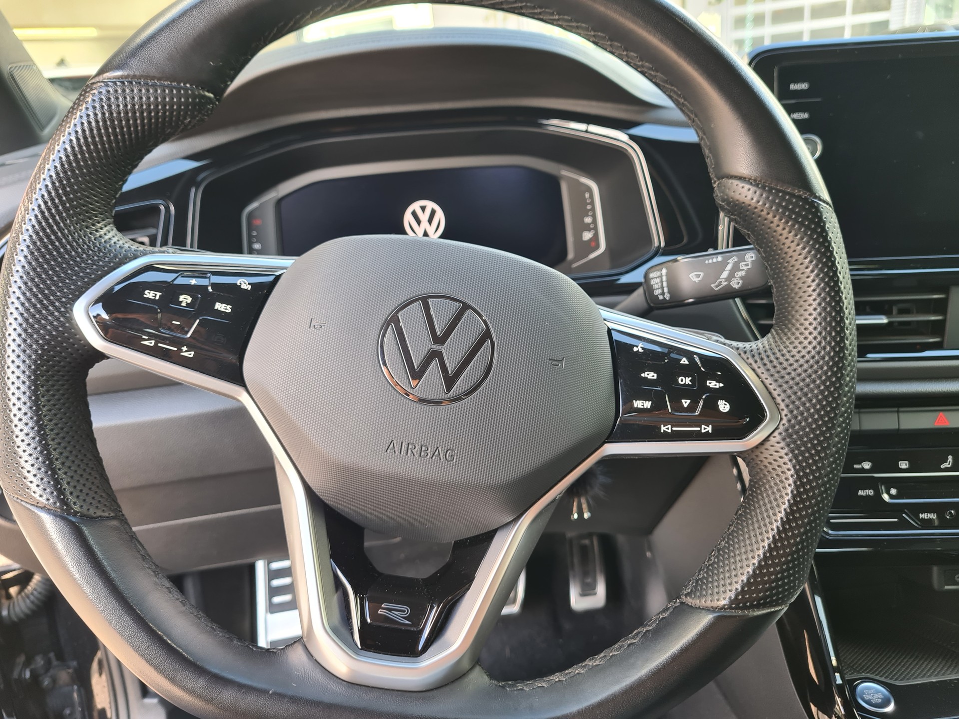 VW T-Roc 2.0 TSI R-Line DSG 4Motion-image-6