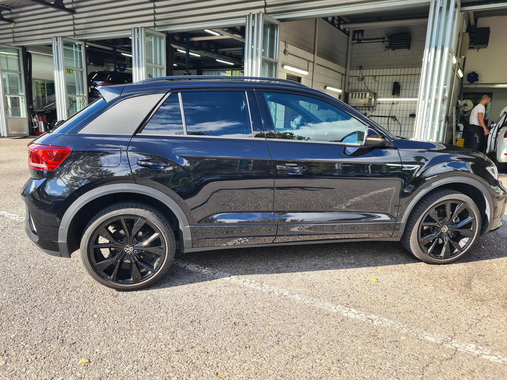 VW T-Roc 2.0 TSI R-Line DSG 4Motion-image-3