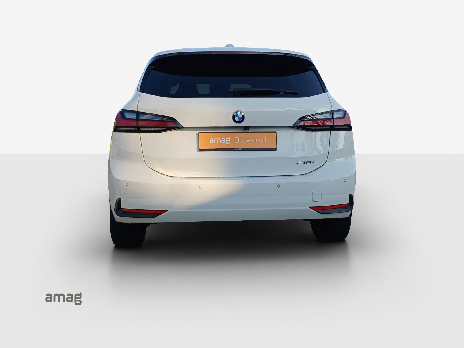 BMW 218i Active Tourer DKG-showroom-element-3