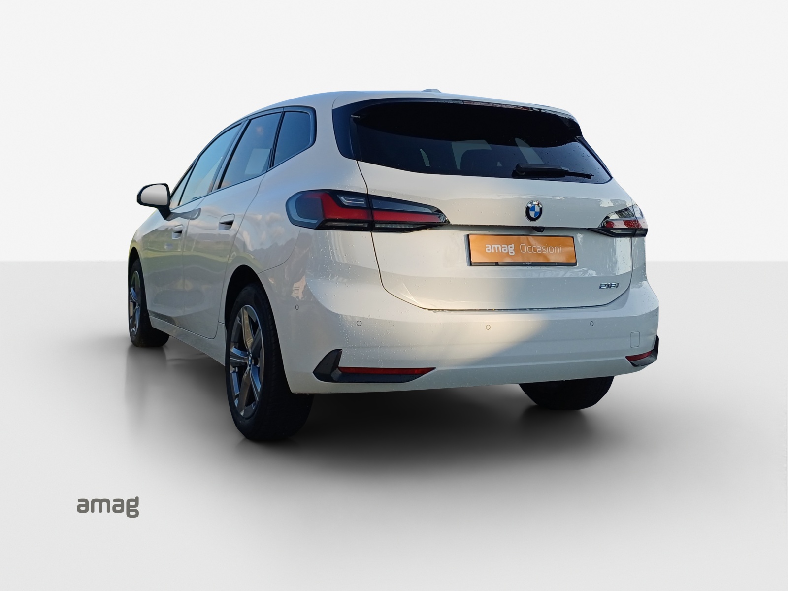 BMW 218i Active Tourer DKG-showroom-element-2