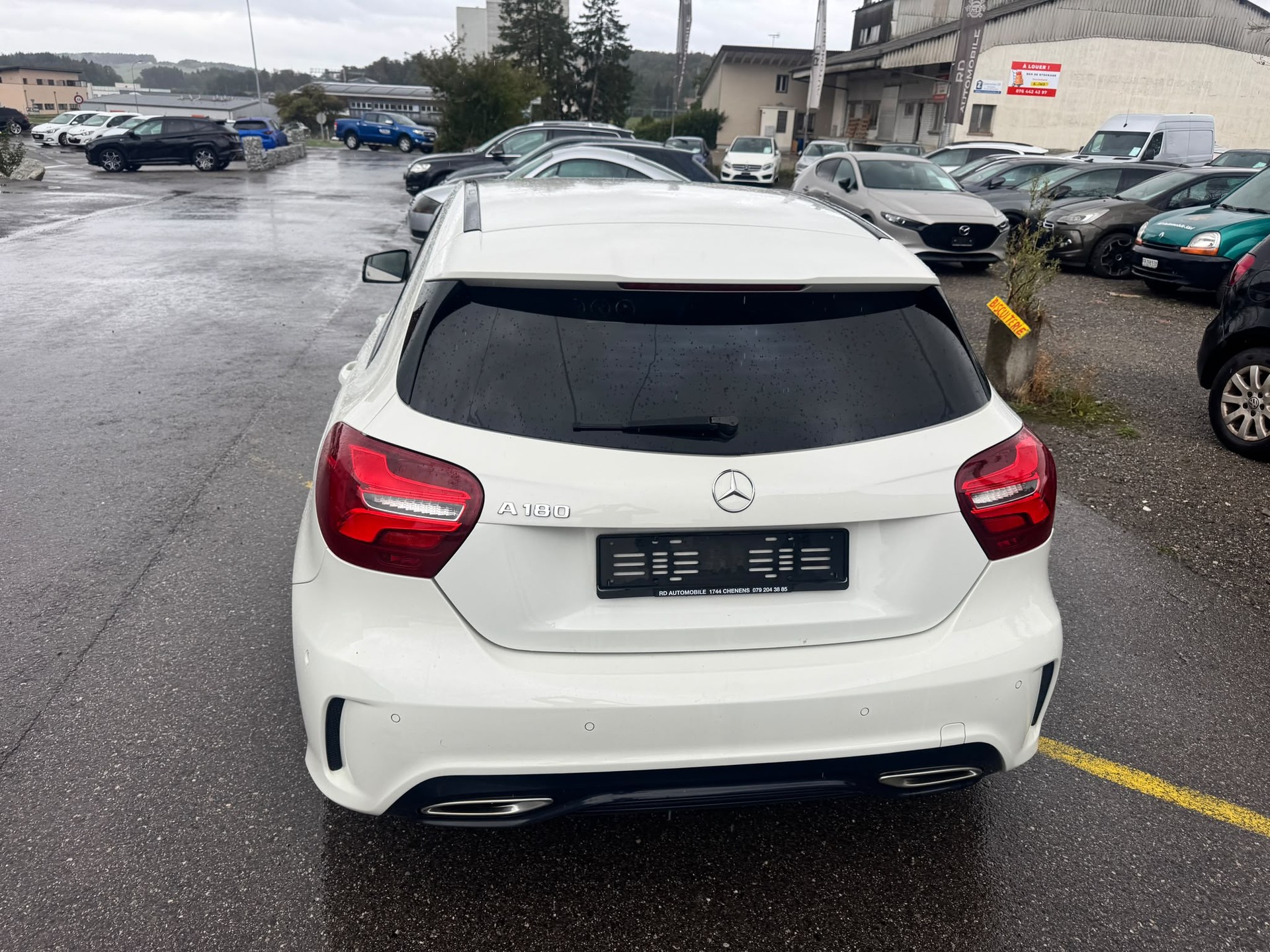 MERCEDES-BENZ A 180 Style 7G-DCT-image-2